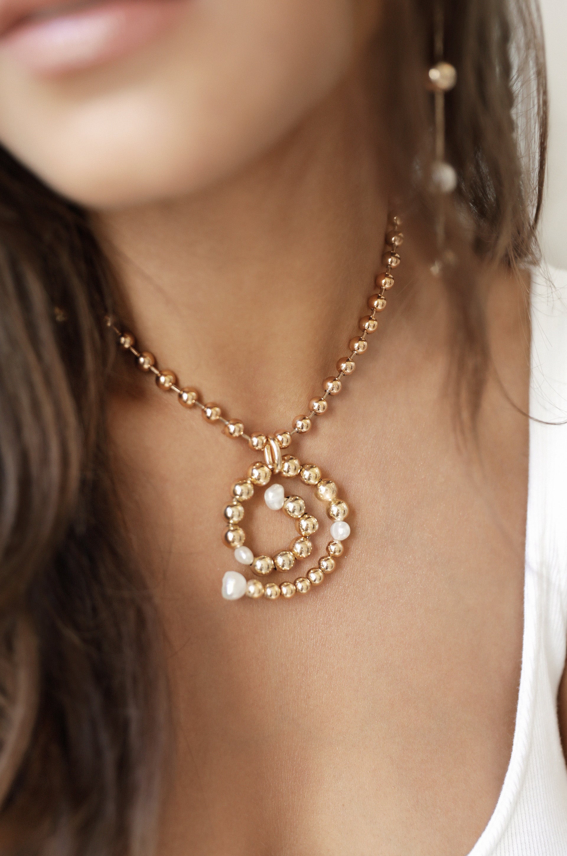 Model in swirl necklace