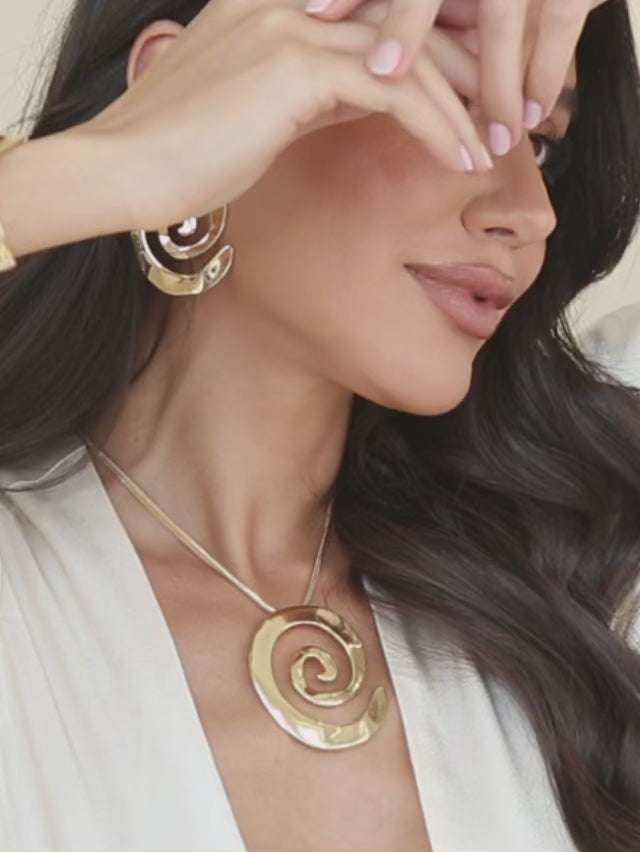 Aura Swirl Ring 18k Gold Plated video