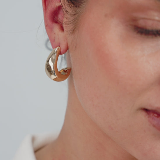 True Golden 18k Gold Plated Hoop Earrings in video