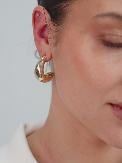 True Golden 18k Gold Plated Hoop Earrings in video