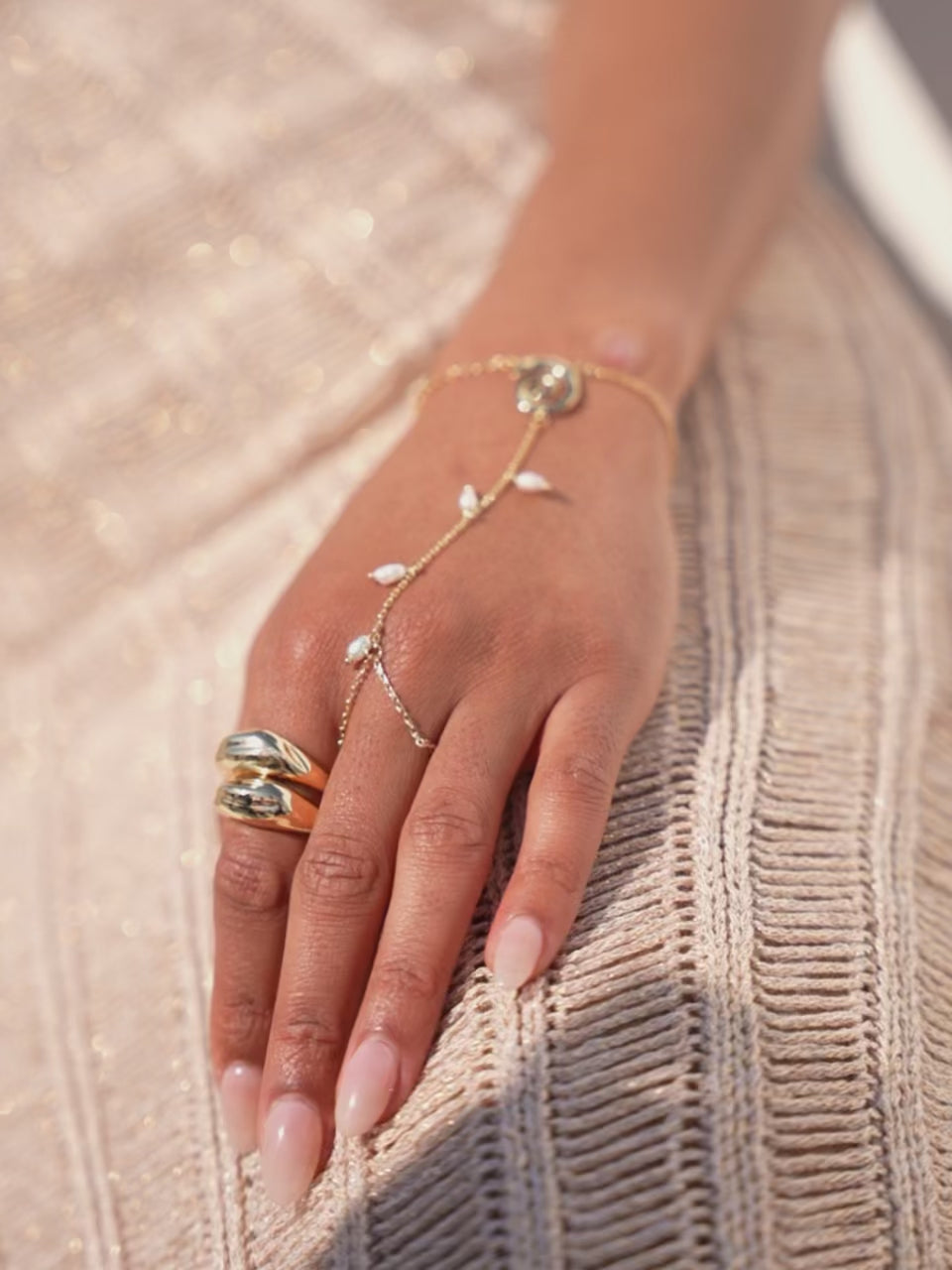 Aura Pearl Necklace Pearl with 18k Gold Plating video