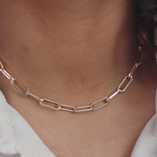 Interlinked Chain Necklace on model in video