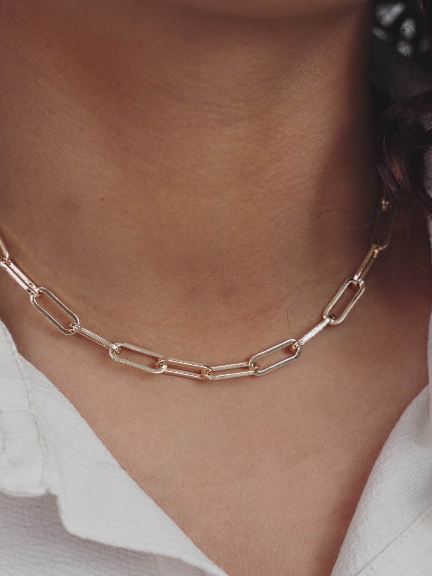 Interlinked Chain Necklace on model in video