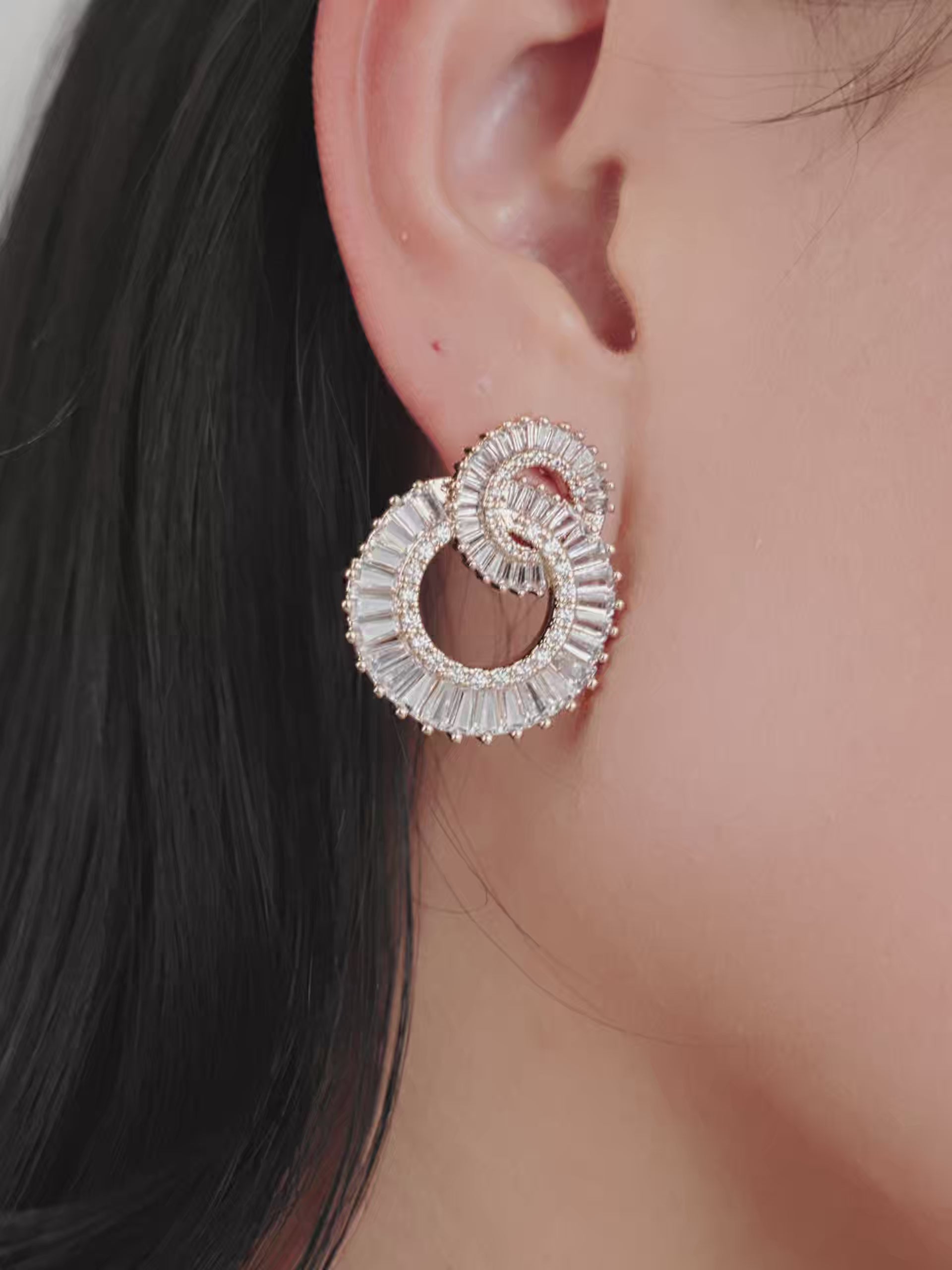 Rotating Circles Crystal Earrings video