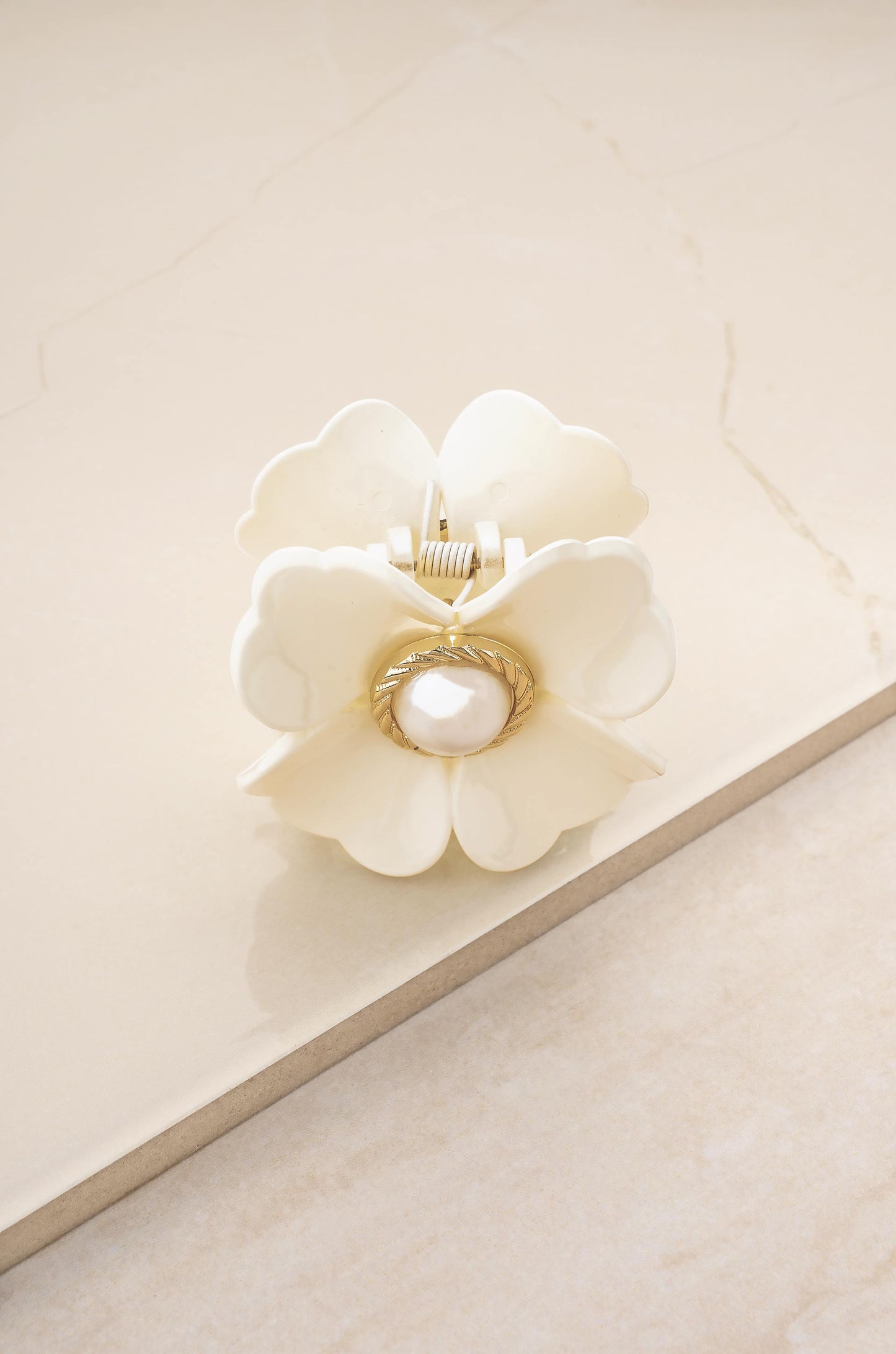 Daisy Claw Clip on slate