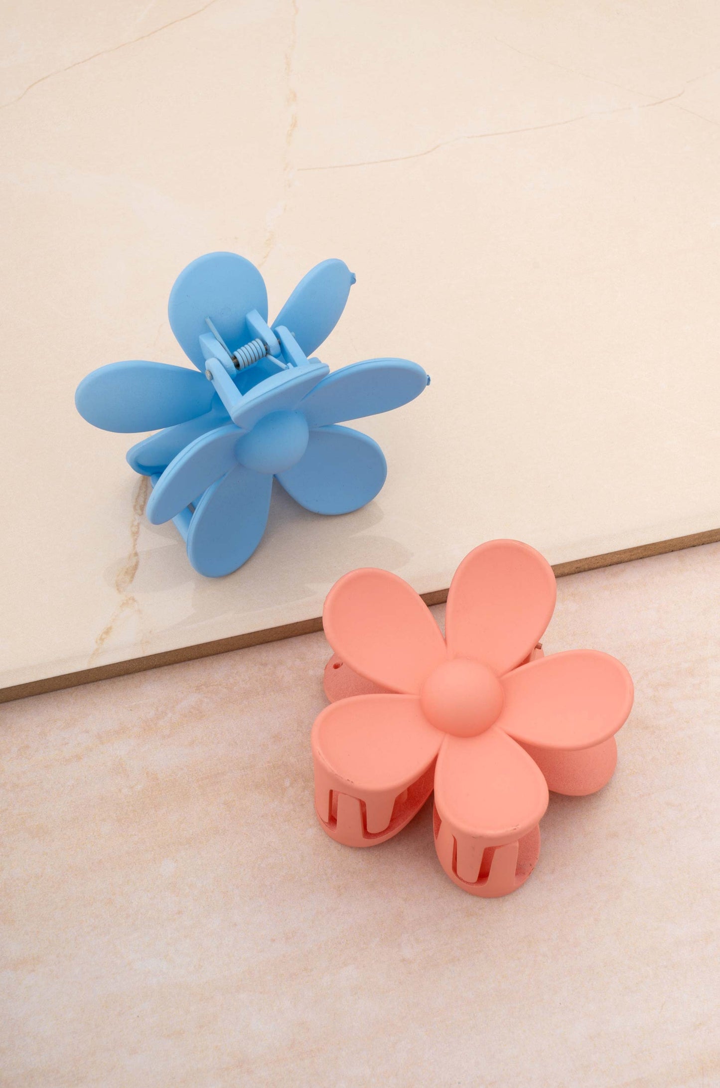 Flower Power Daisy Hair Claw Set on slate