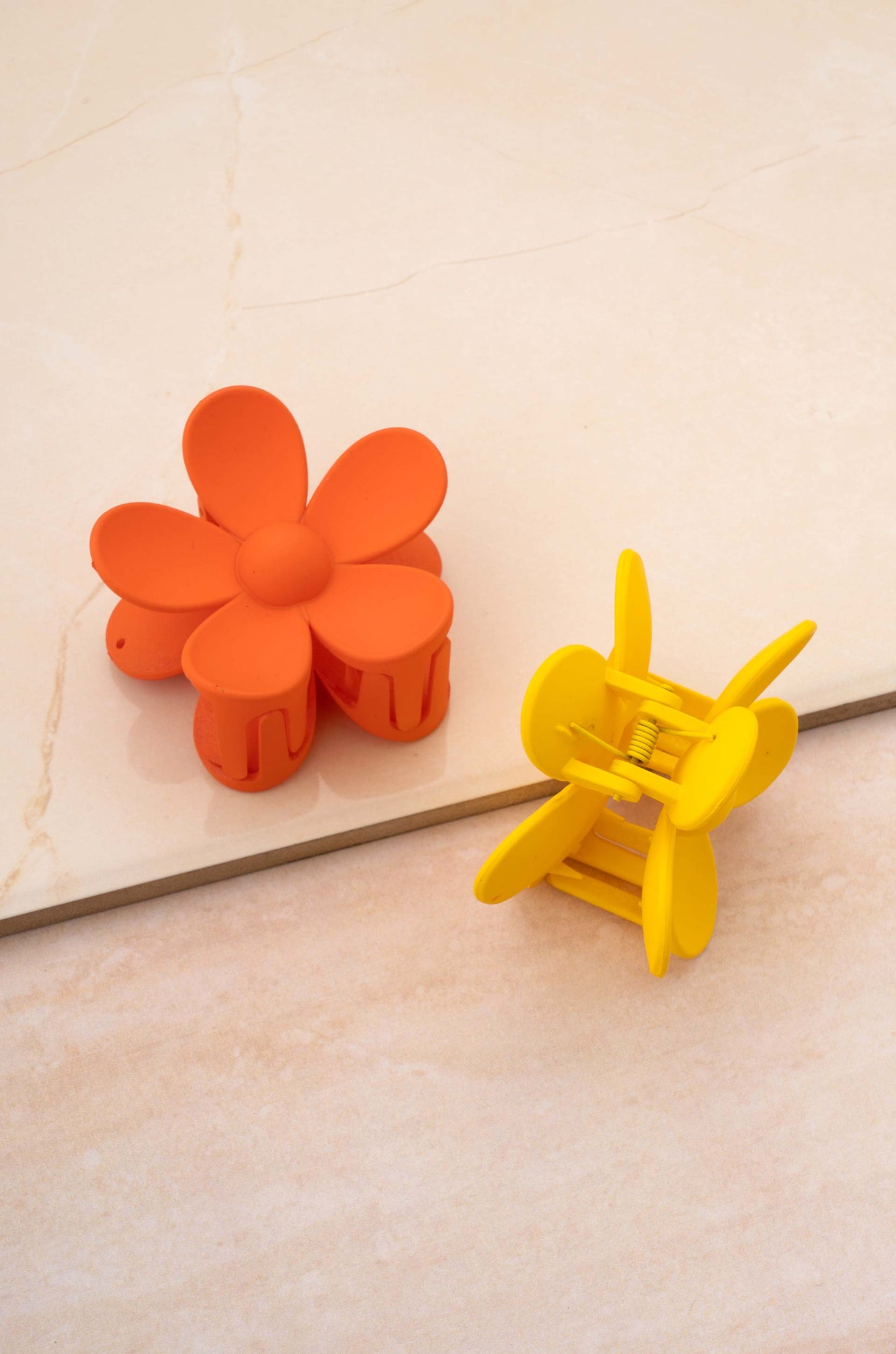Flower Power Daisy Hair Claw Set on slate 4