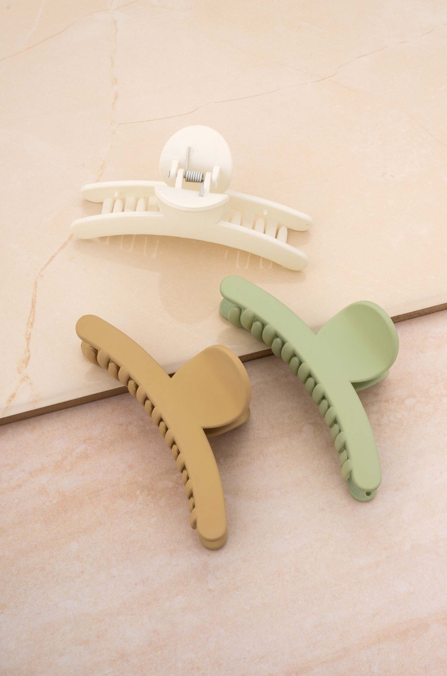 Au Naturale Hair Claw Set on slate