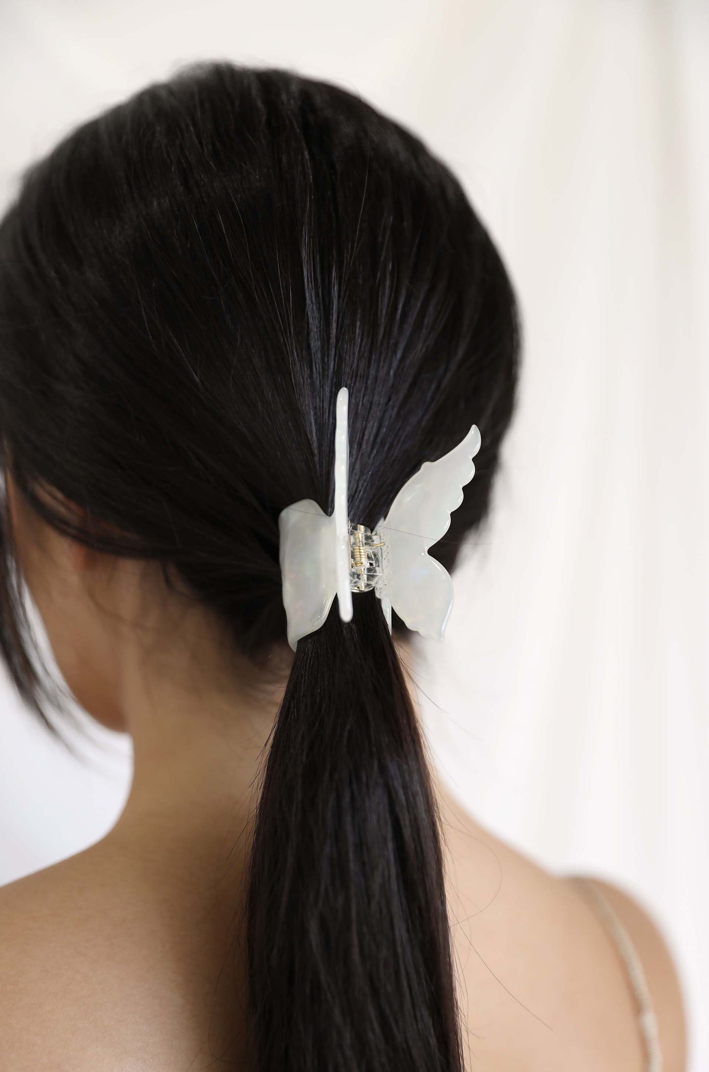 Butterfly Daydream Hair Claw Set on a model 2