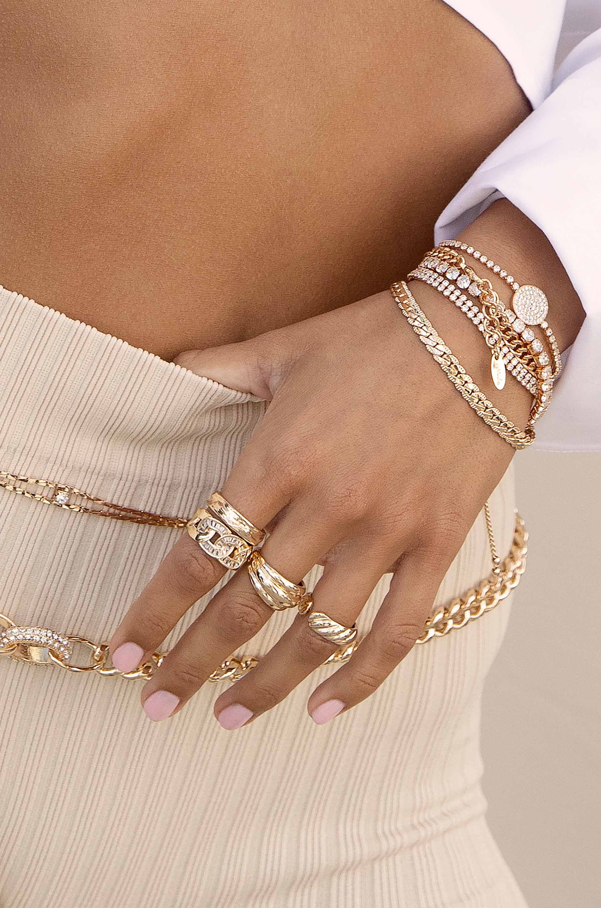 Adjustable Crystal Link Ring on model 3