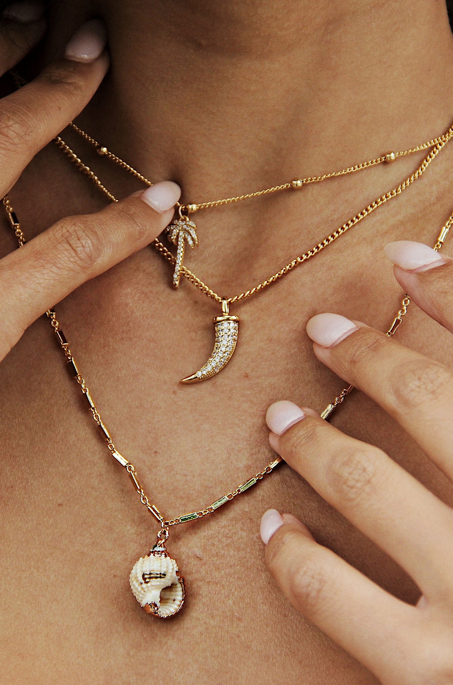 In the Tropics Necklace Set on model 2