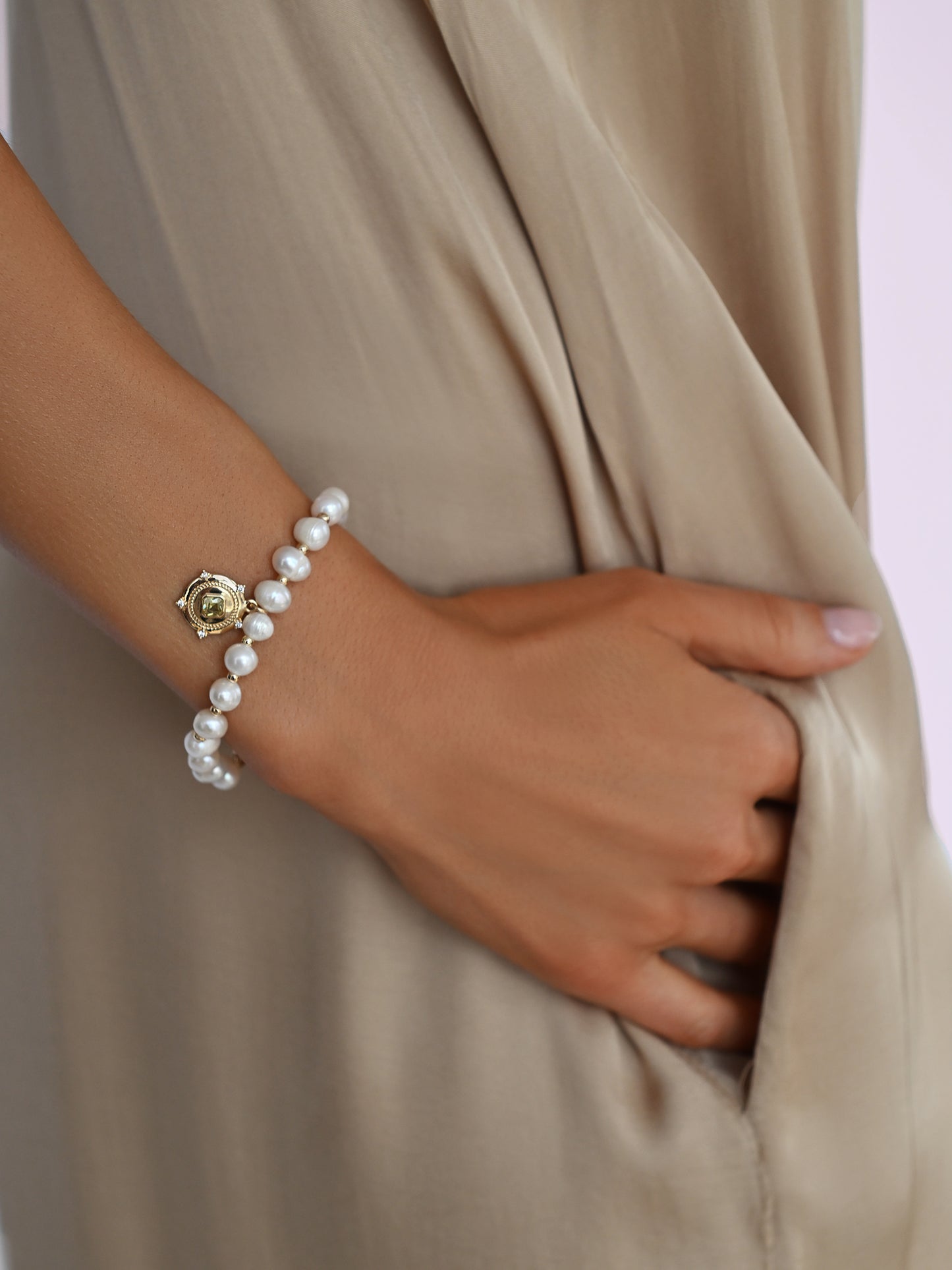 Eternal Gleam Pearl Bracelet Peridot Crystal with 18k Gold Plating model 2