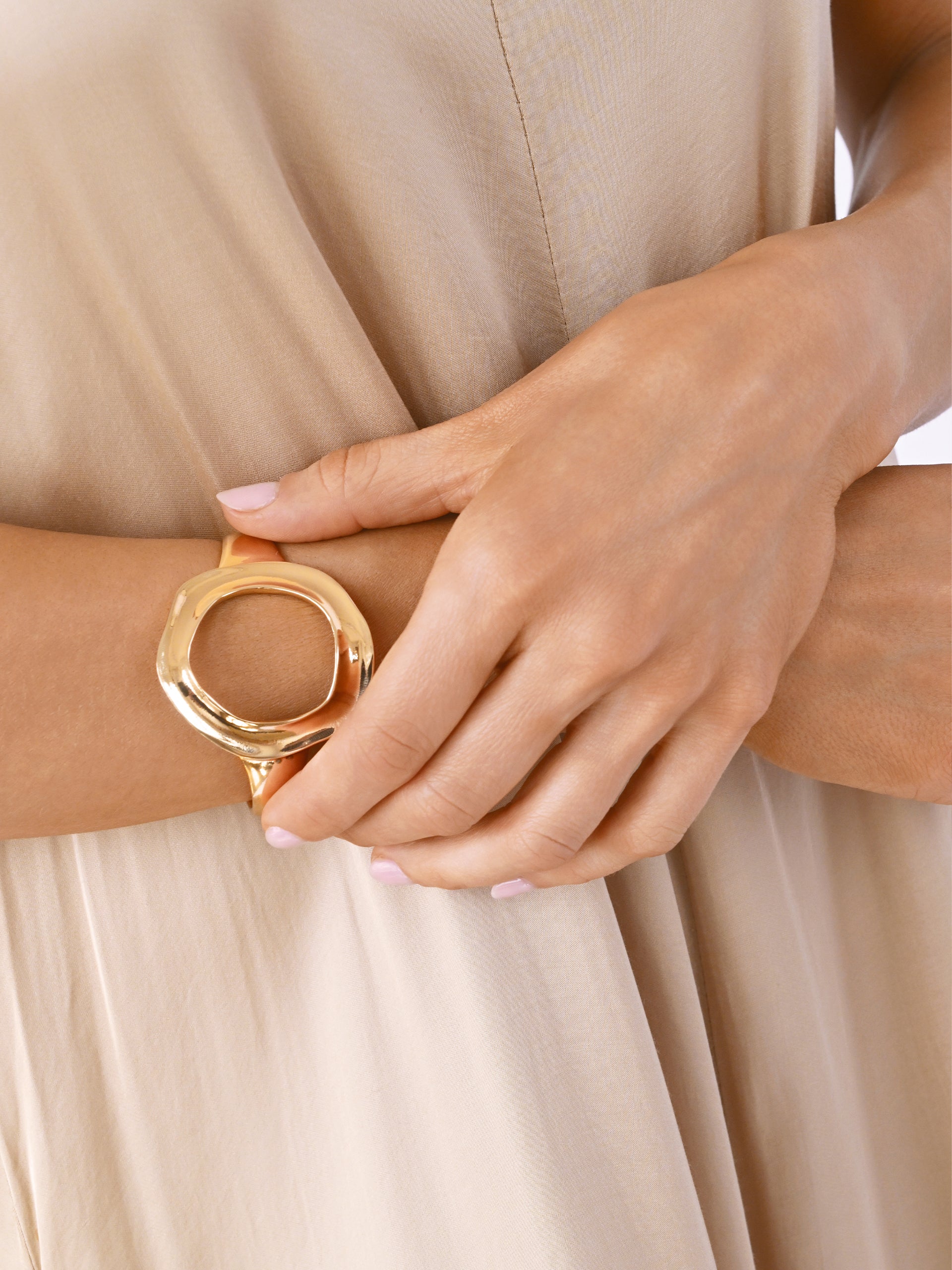 Open Circle Cuff 18k Gold Plated model 4