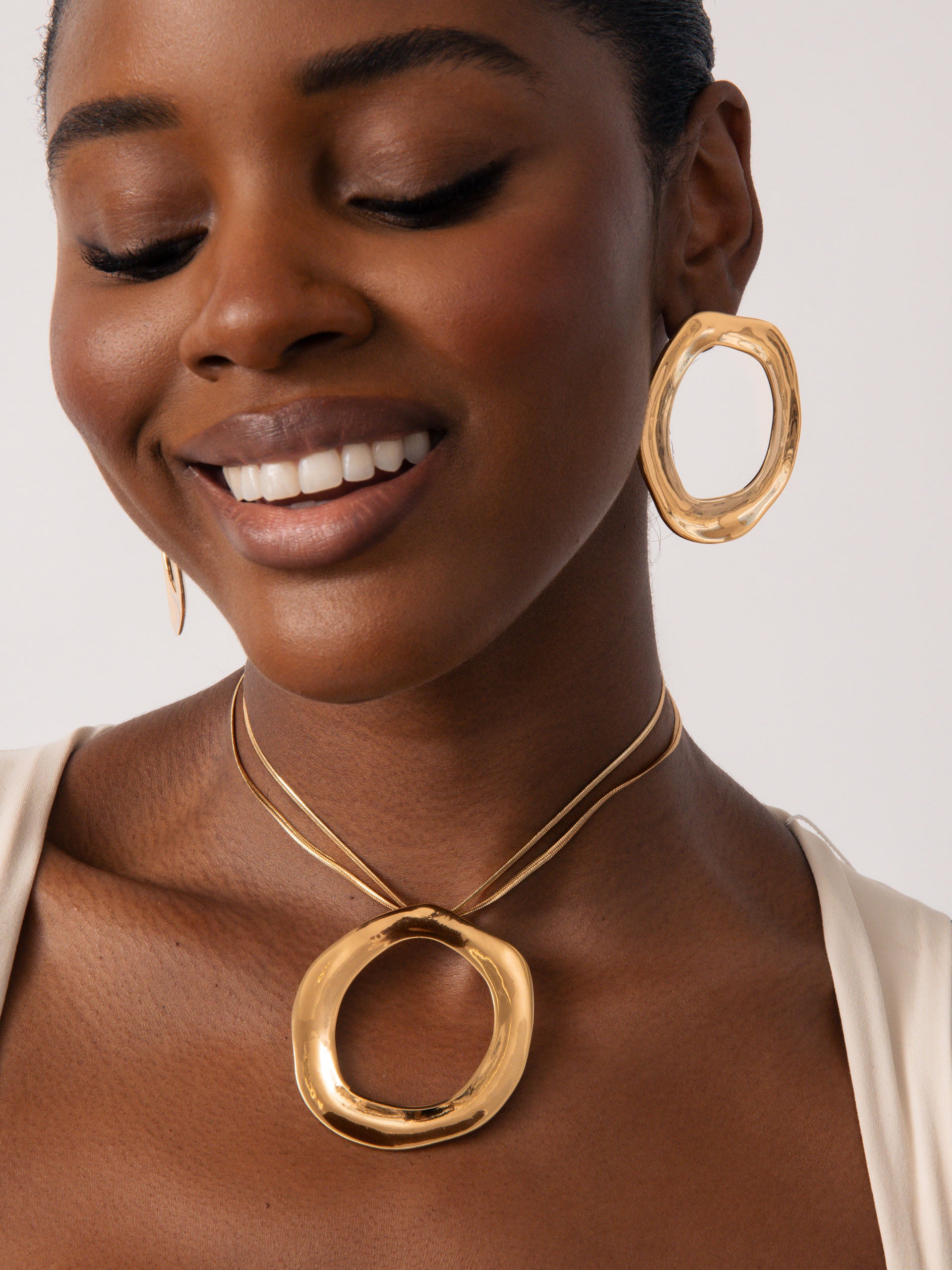 Open Circle Necklace 18k Gold Plated model 2