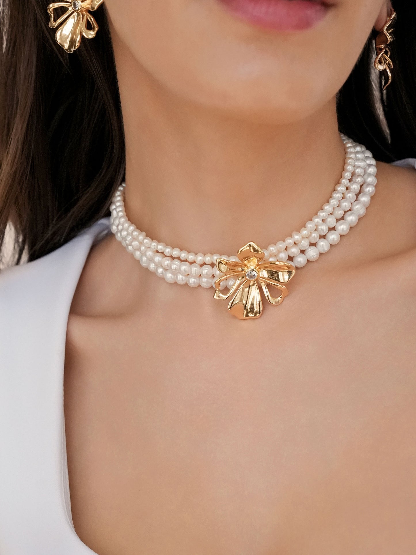 Pearl Petals Choker