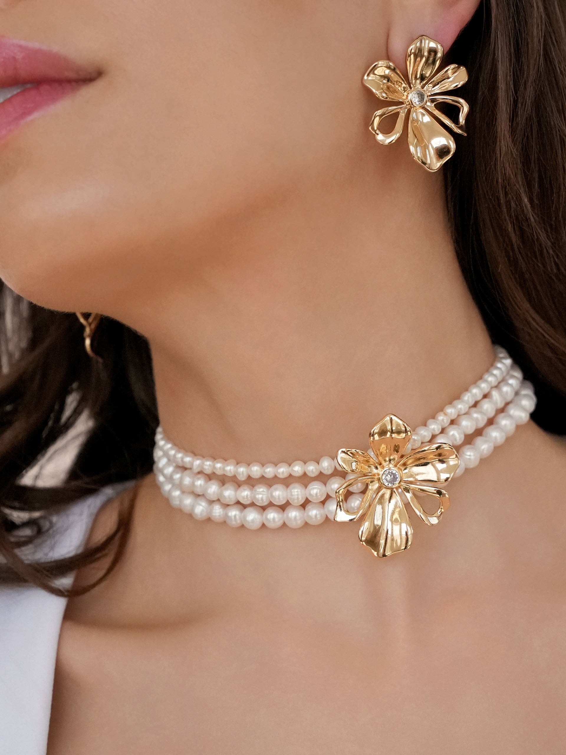 Pearl Petals Choker