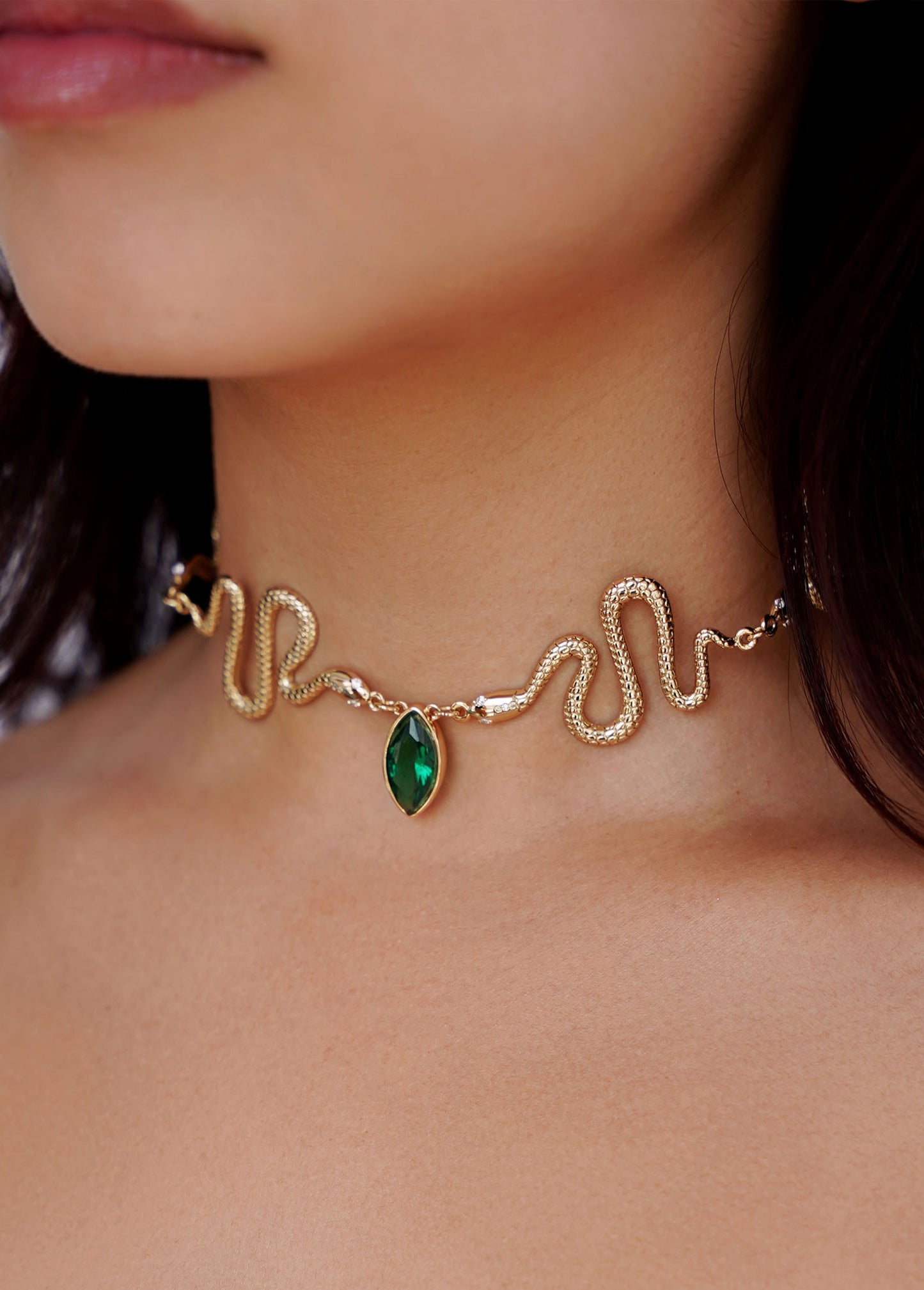 Serpentina Choker Emerald Crystal with 18k Gold Plating model 3