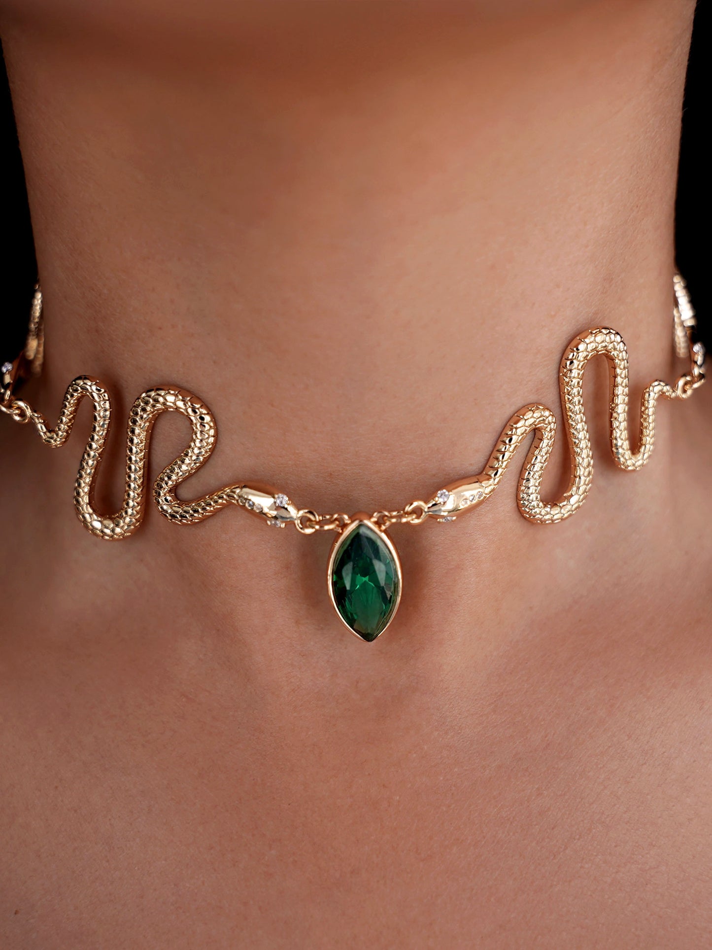 Serpentina Choker Emerald Crystal with 18k Gold Plating model