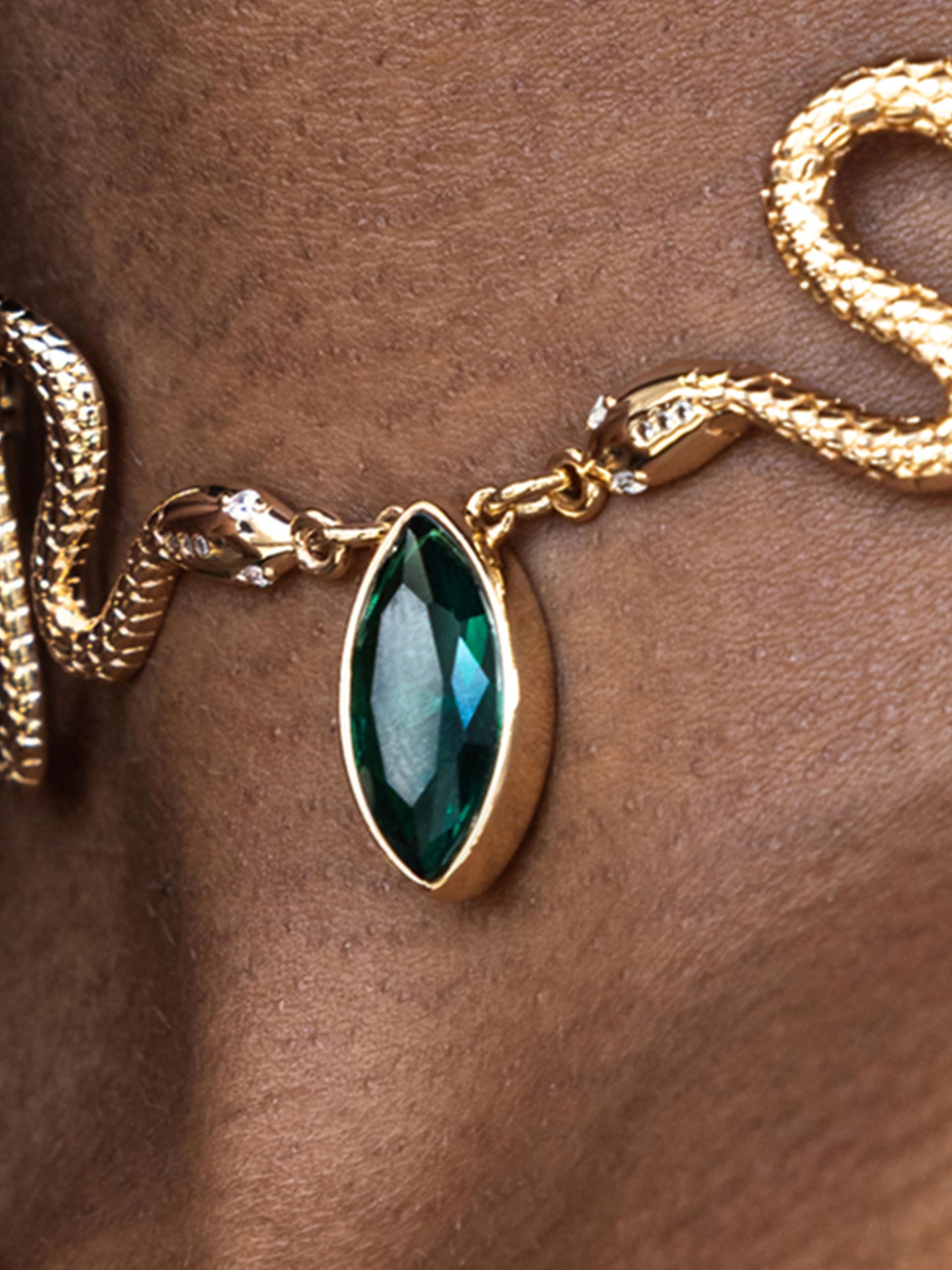Serpentina Choker Emerald Crystal with 18k Gold Plating model 3