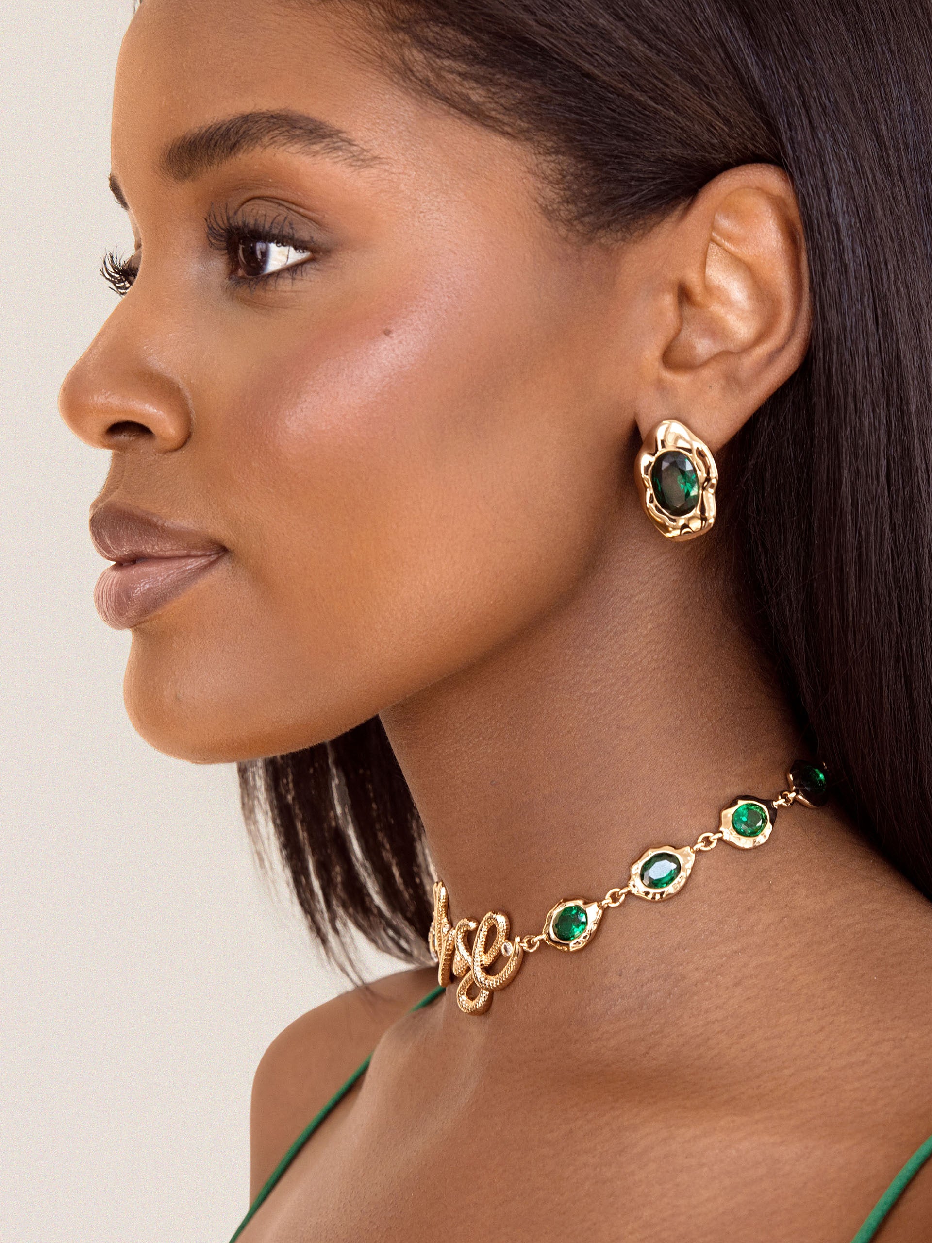 Muse Necklace Emerald Crystal with 18k Gold Plating model 3