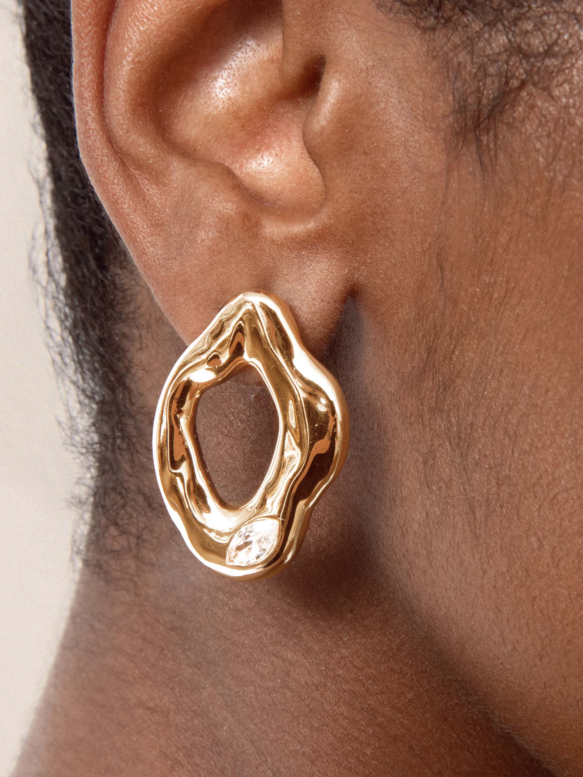 Melting Metal Crystal Earrings Clear Crystal with 18k Gold Plating model