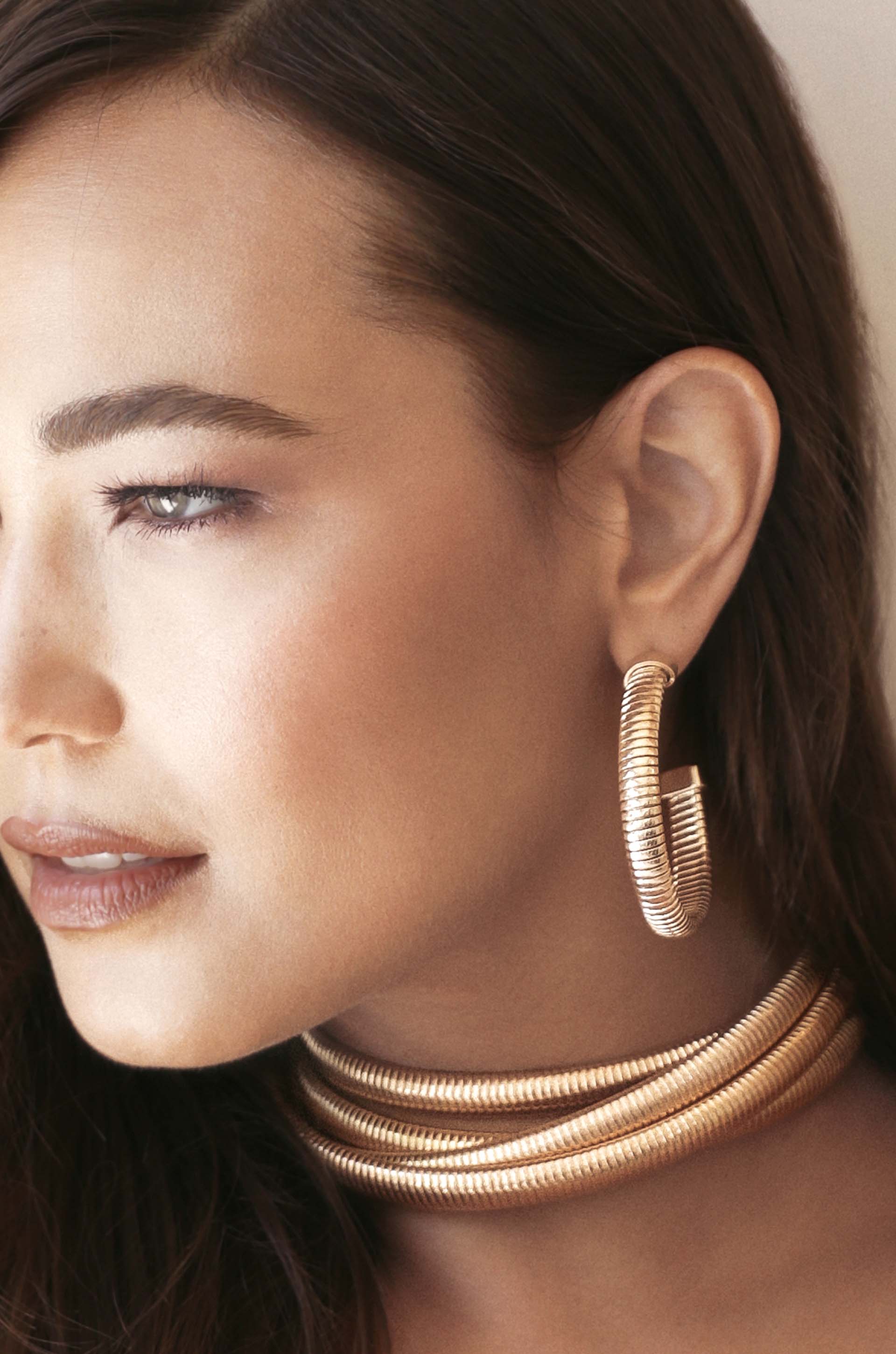 Flex Hoops in gold model