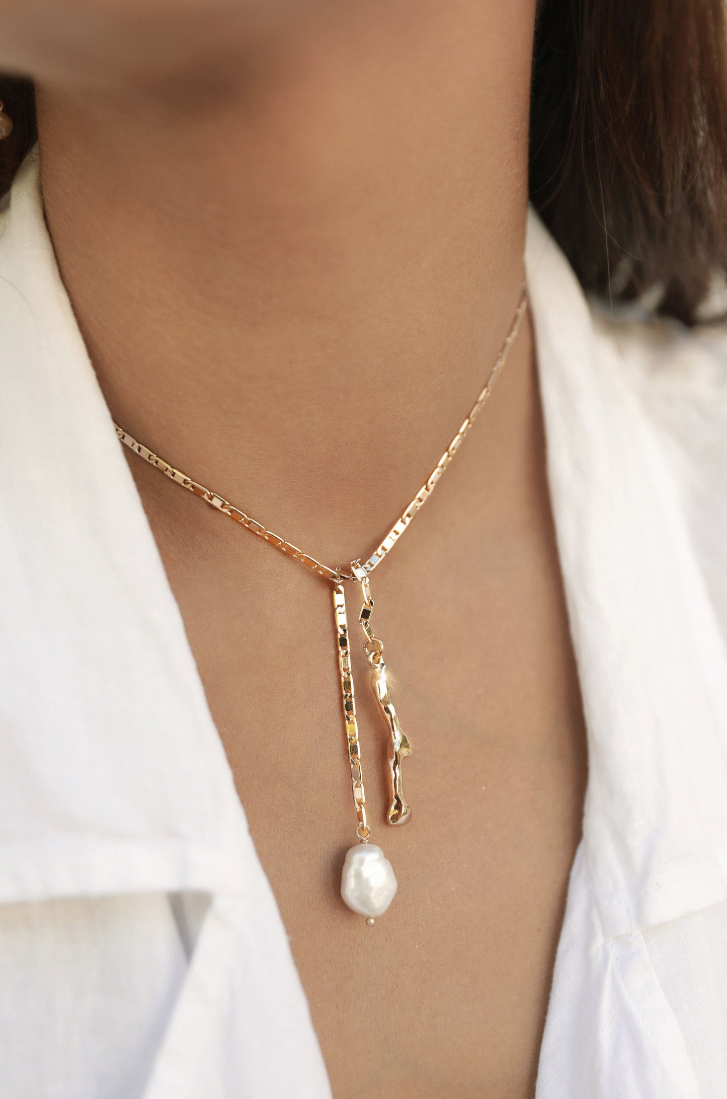 Freshwater Pearl and Liquid Gold Bolo 18k Gold Plated Chain Lariat Necklace on model
