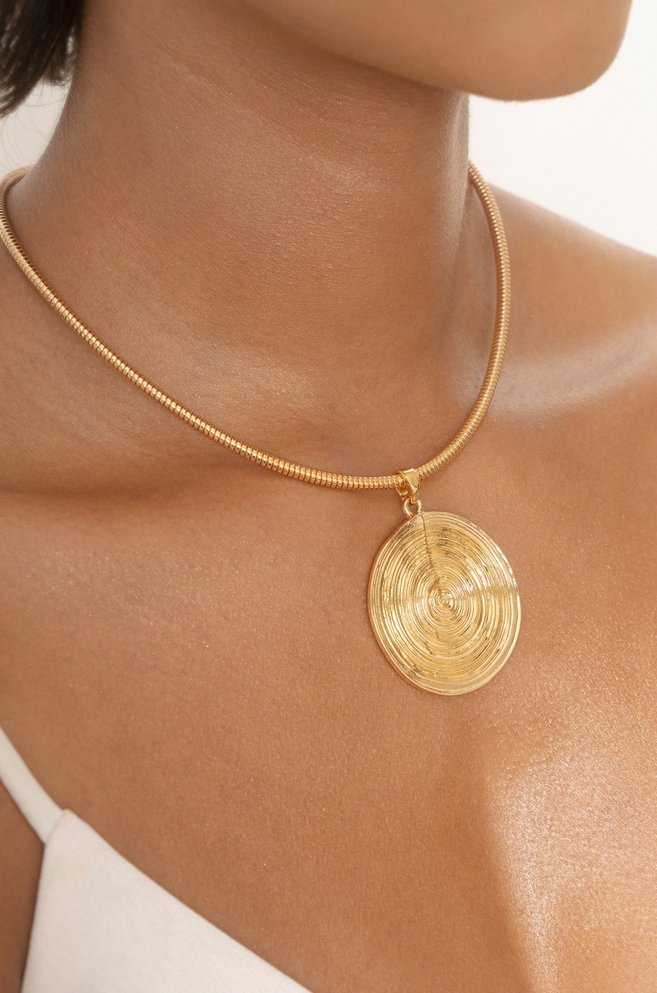 Statement Swirl Pendant Choker on model 2