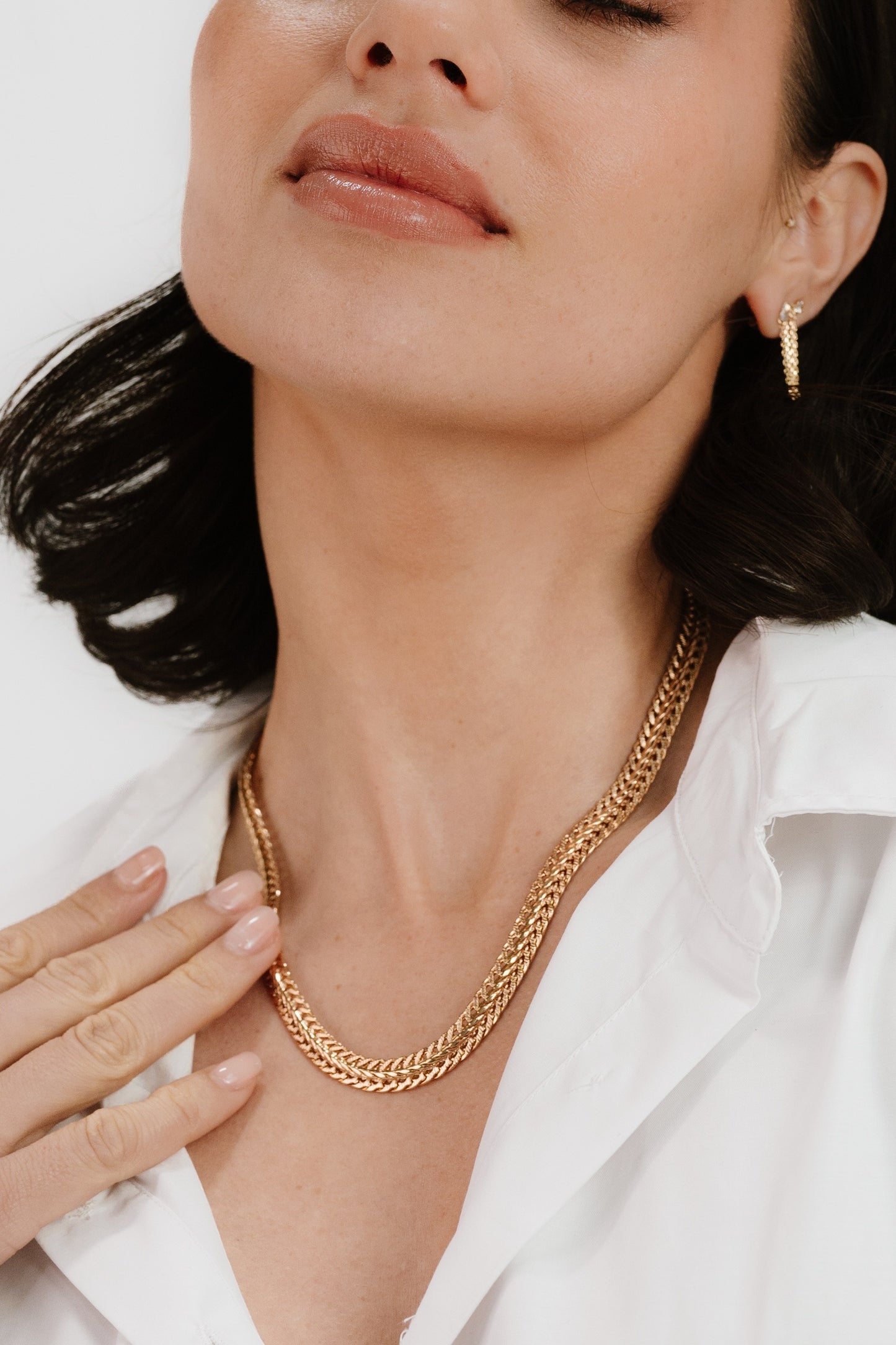 Woven 18k Gold Plated Chain Necklace on model 3