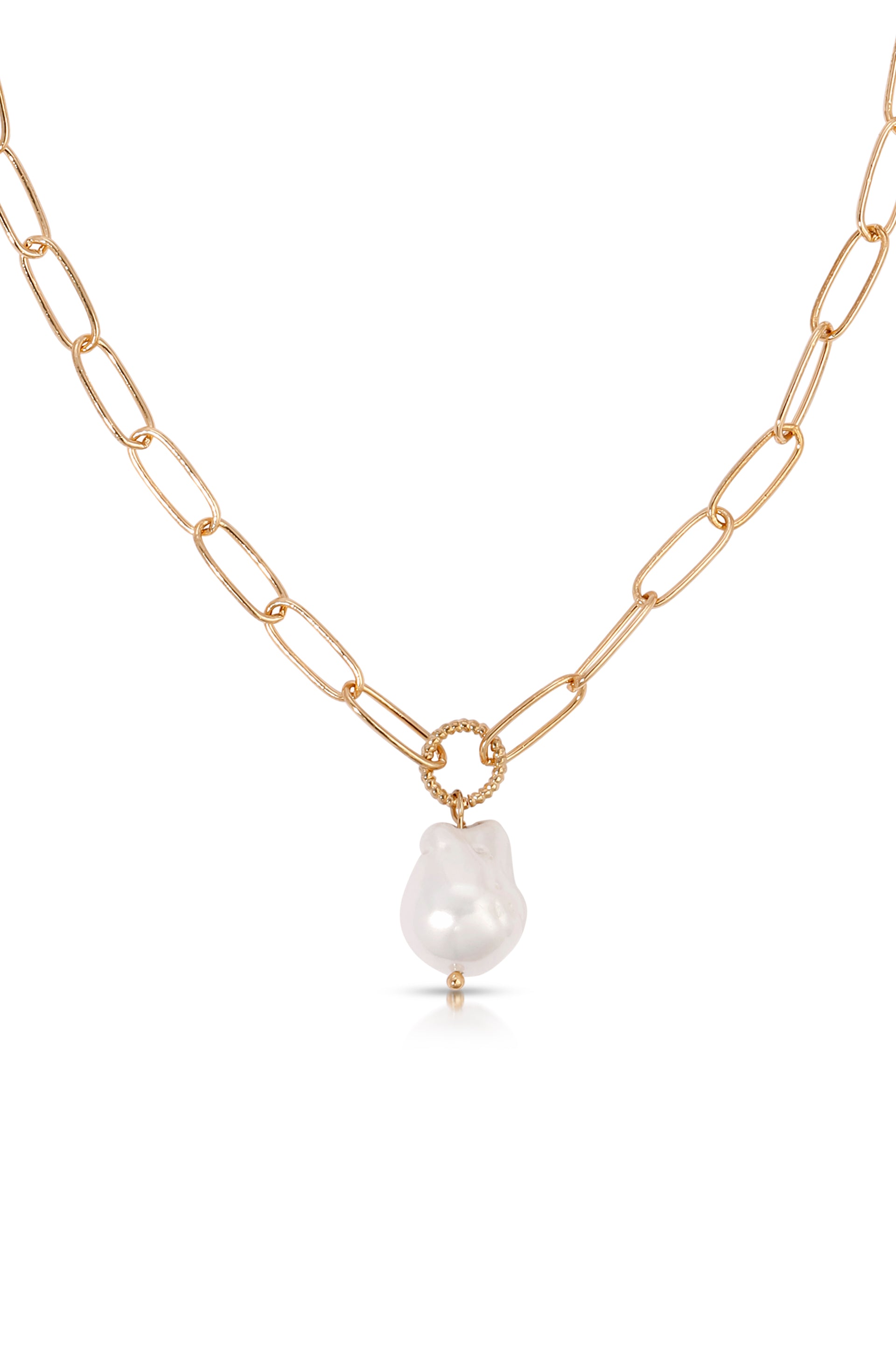 Single Pearl Open Links Chain Necklace in white pearl close up