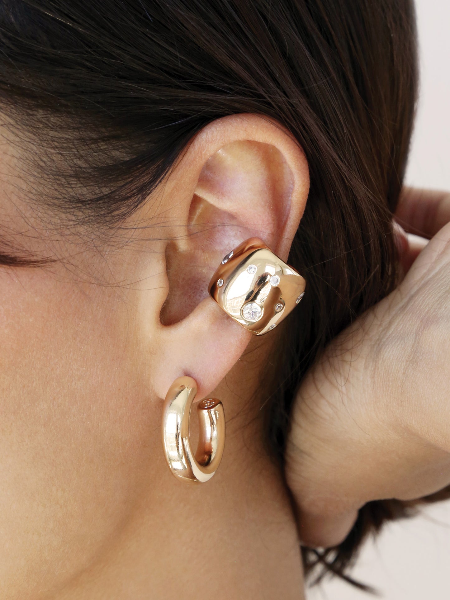 Scattered Crystal Chunky Ear Cuff on model