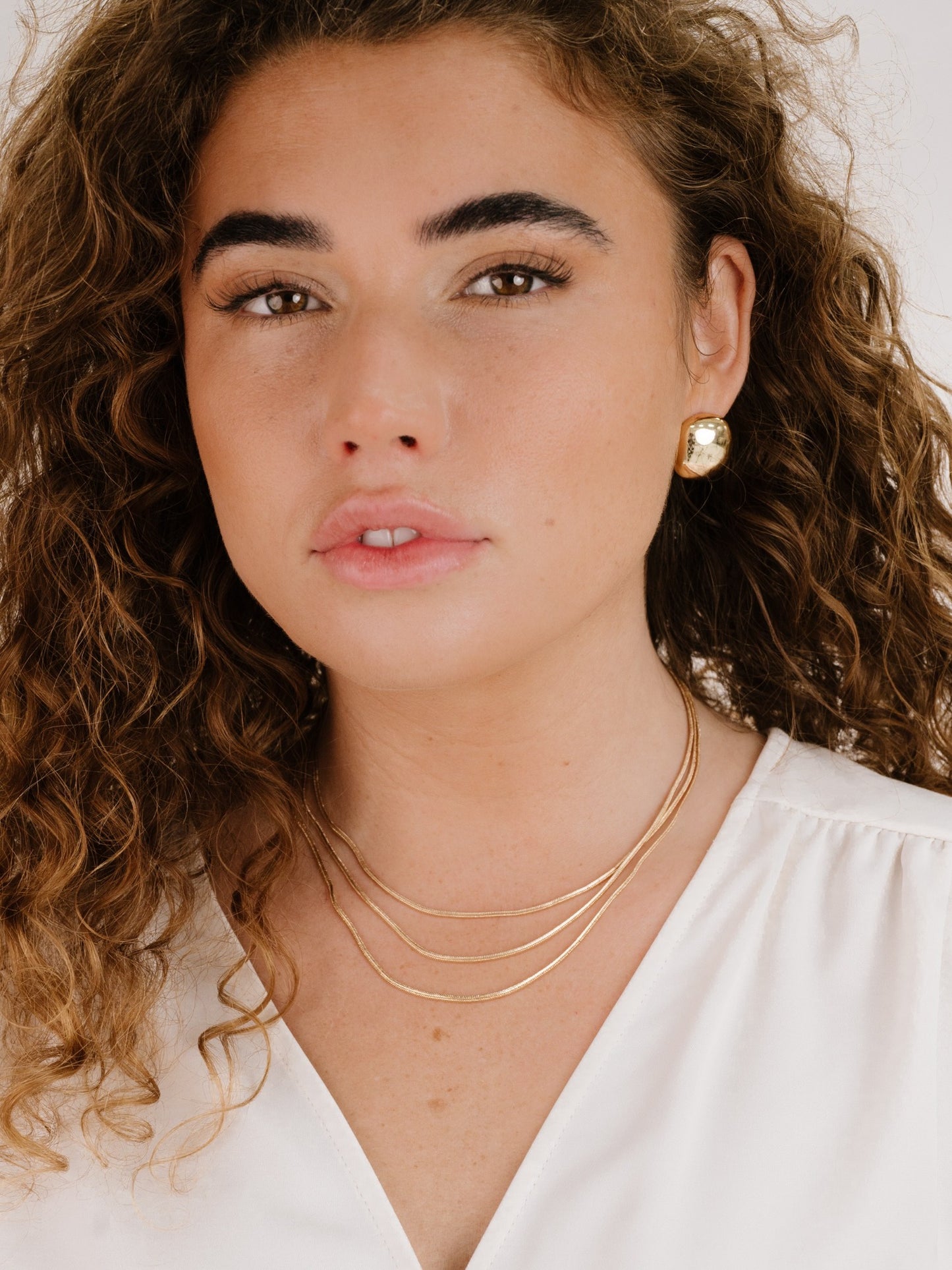 Minimal Curved Square Stud Earrings in gold model 3