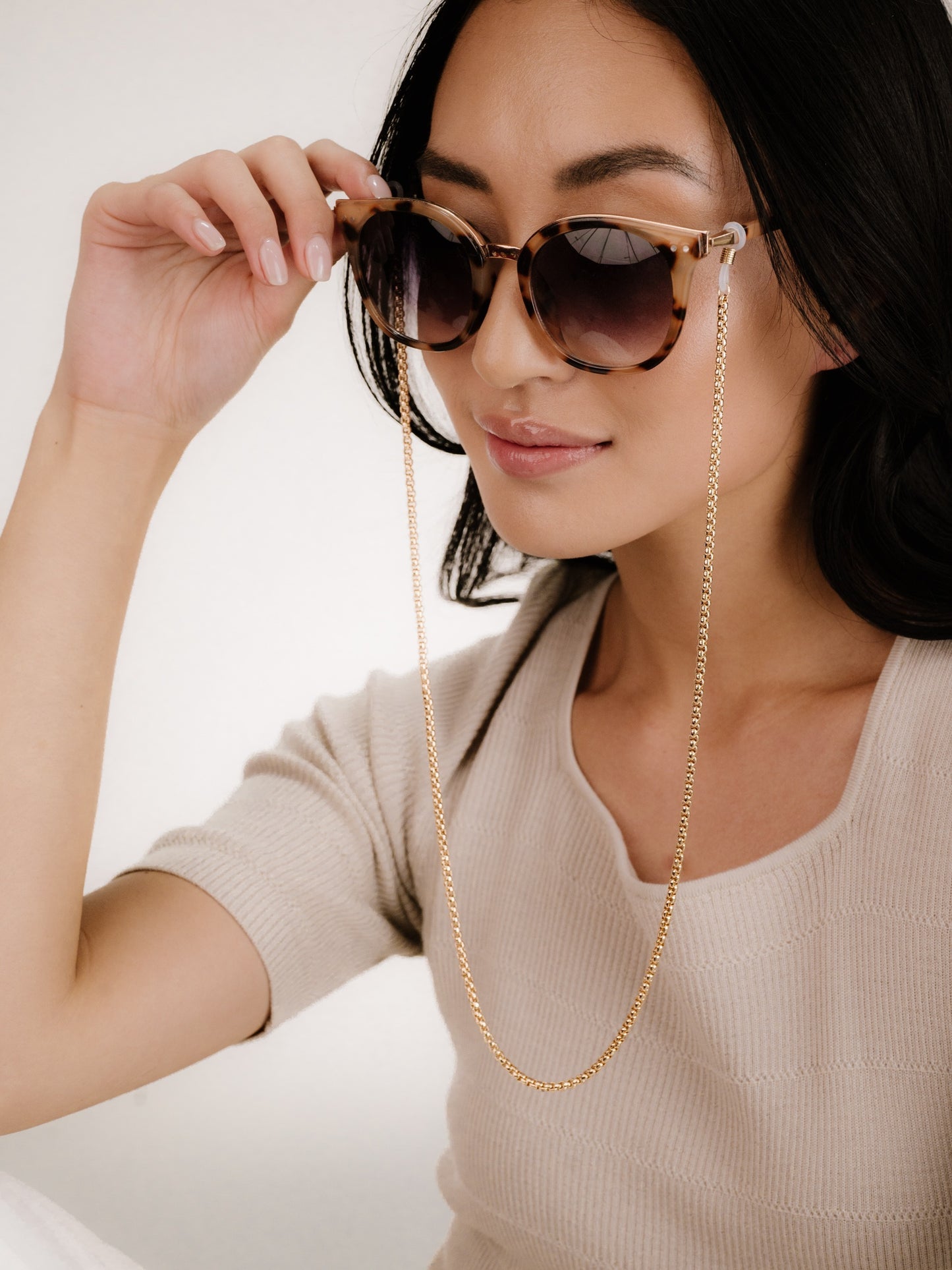 Linked Up Glasses Chain on model 3
