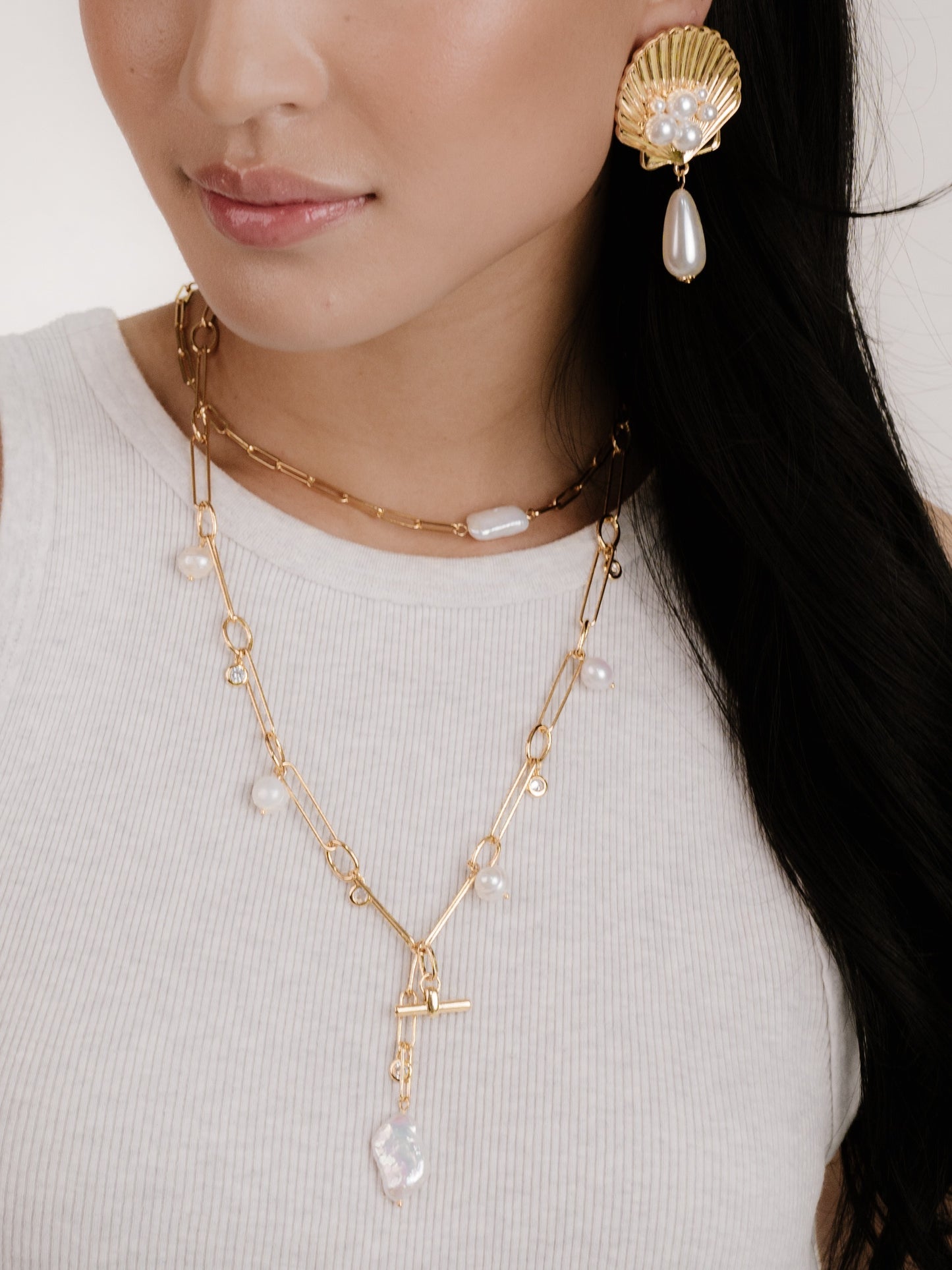 Deep Water Pearl Lariat Necklace on model 7