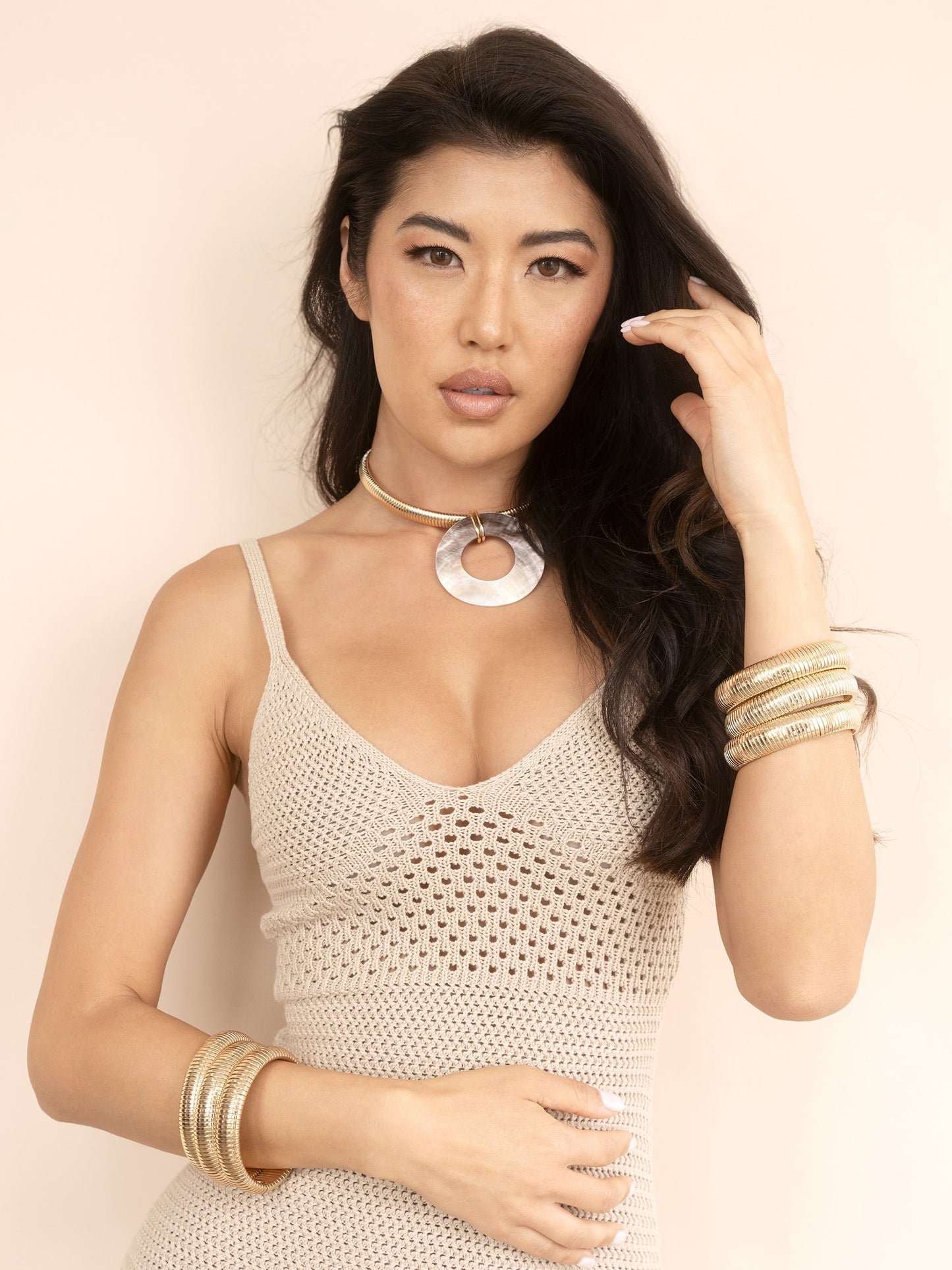 Shell Open Circle Pendant Flex Chain Necklace on model 5