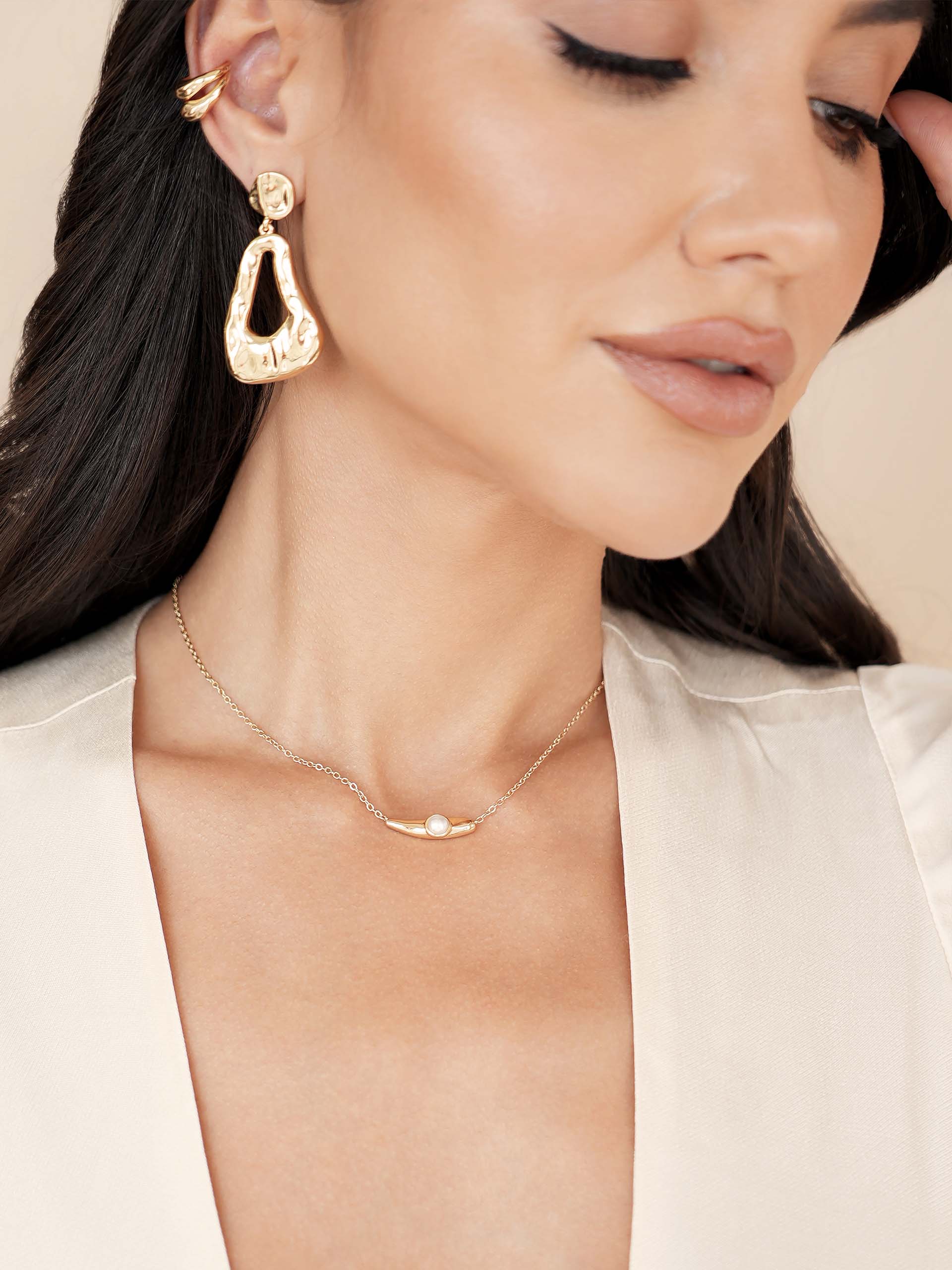 Liquid Pearl Necklace on model 2