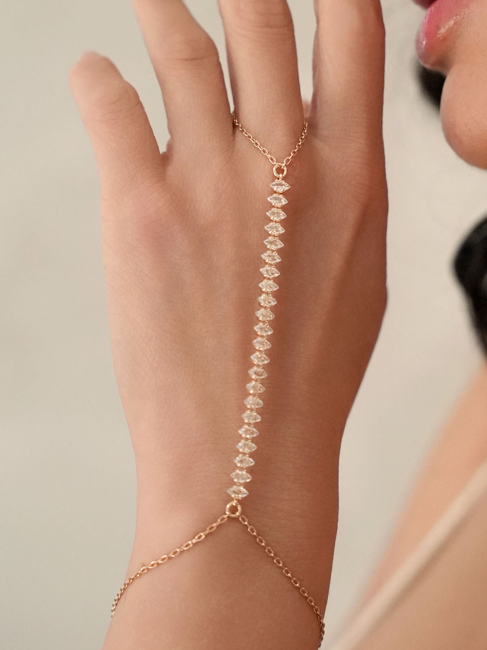 Stars Align Hand Chain on model 3