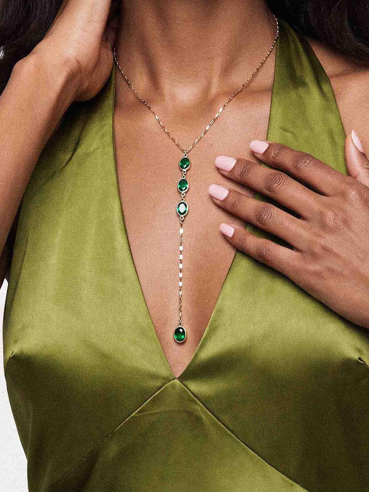 Sparkle Dip Lariat Emerald Crystal with 18k Gold Plating model 1