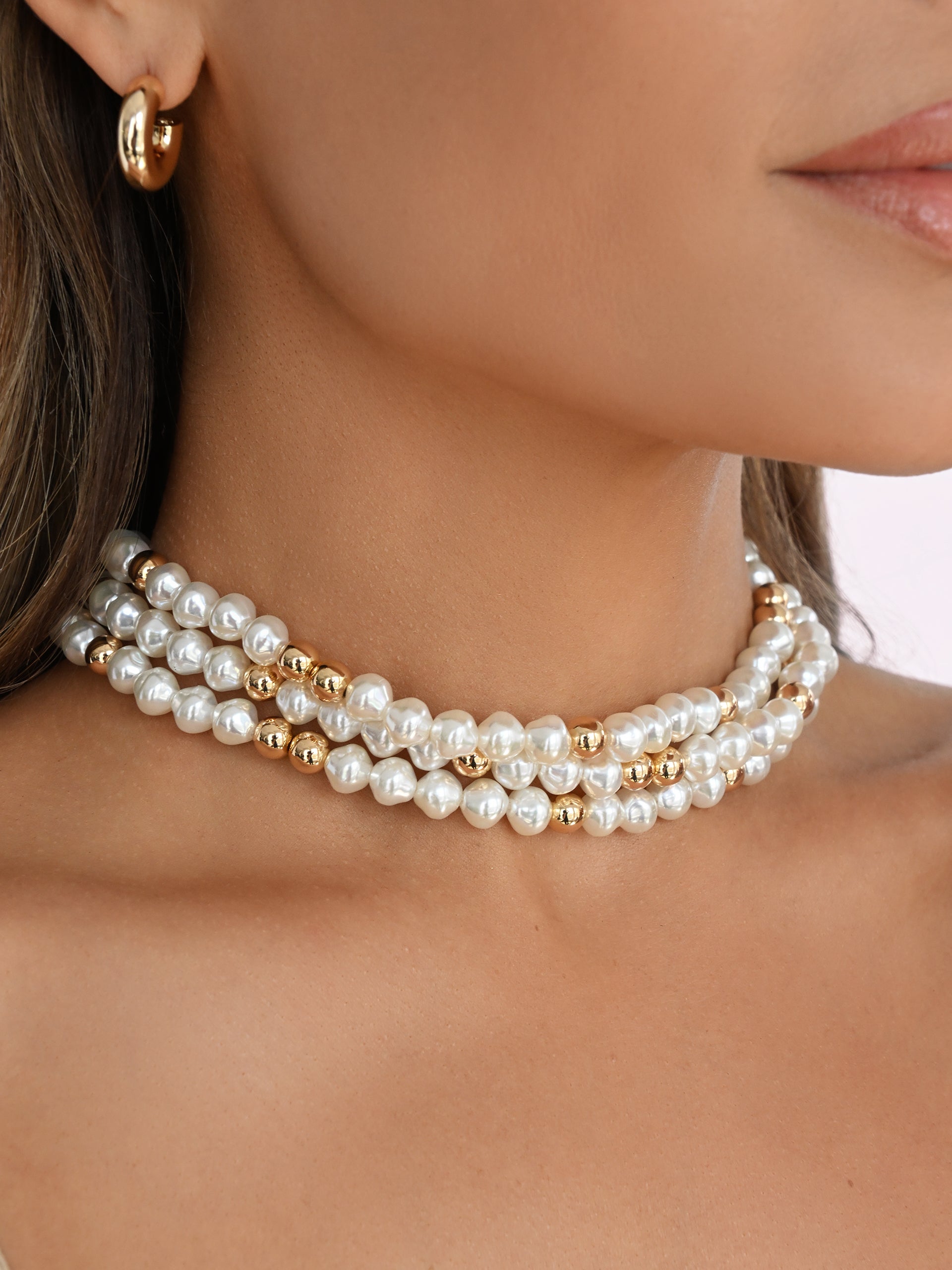 Pearl Row Choker Pearl model