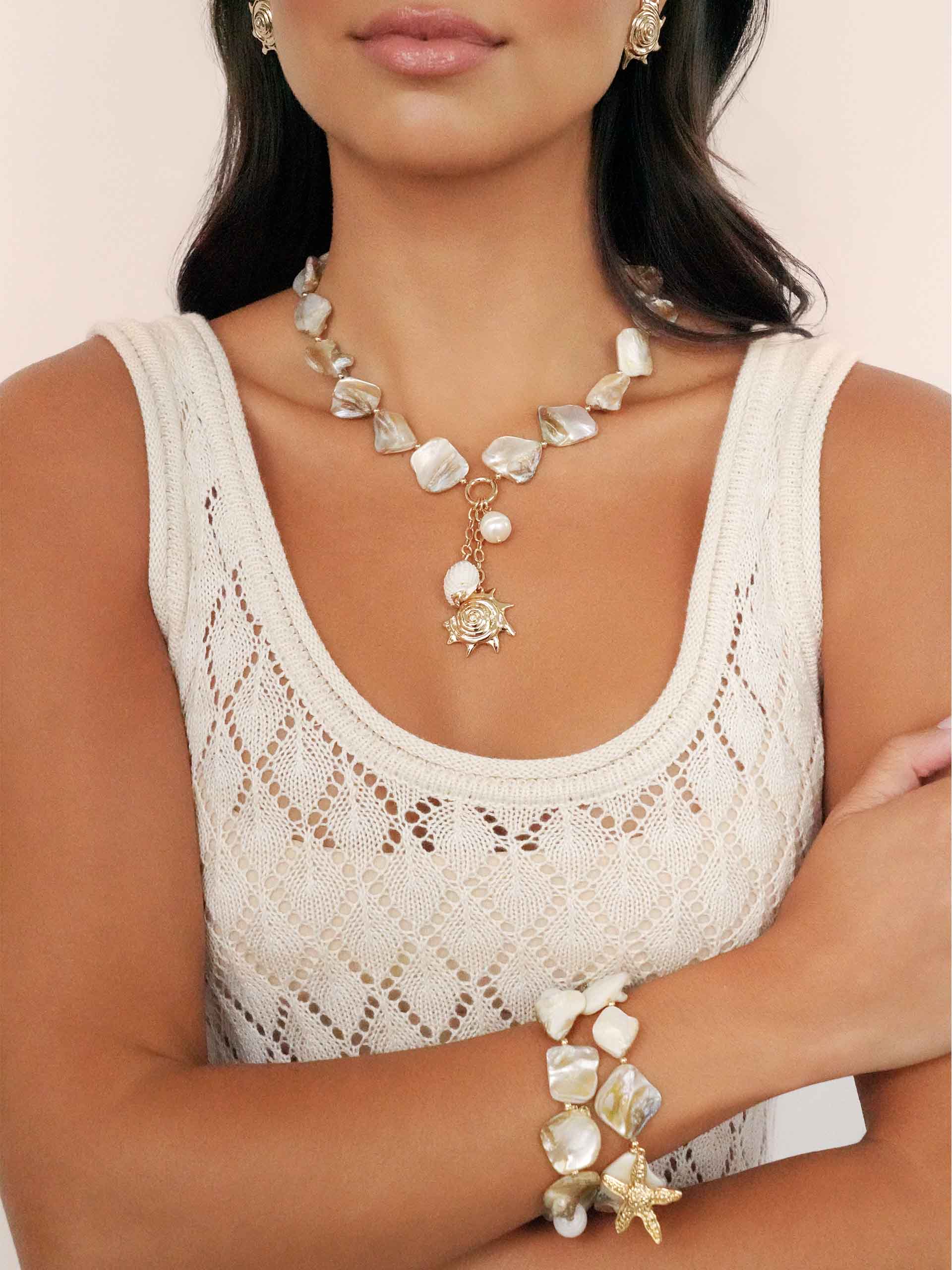 True Shell Necklace on model 3