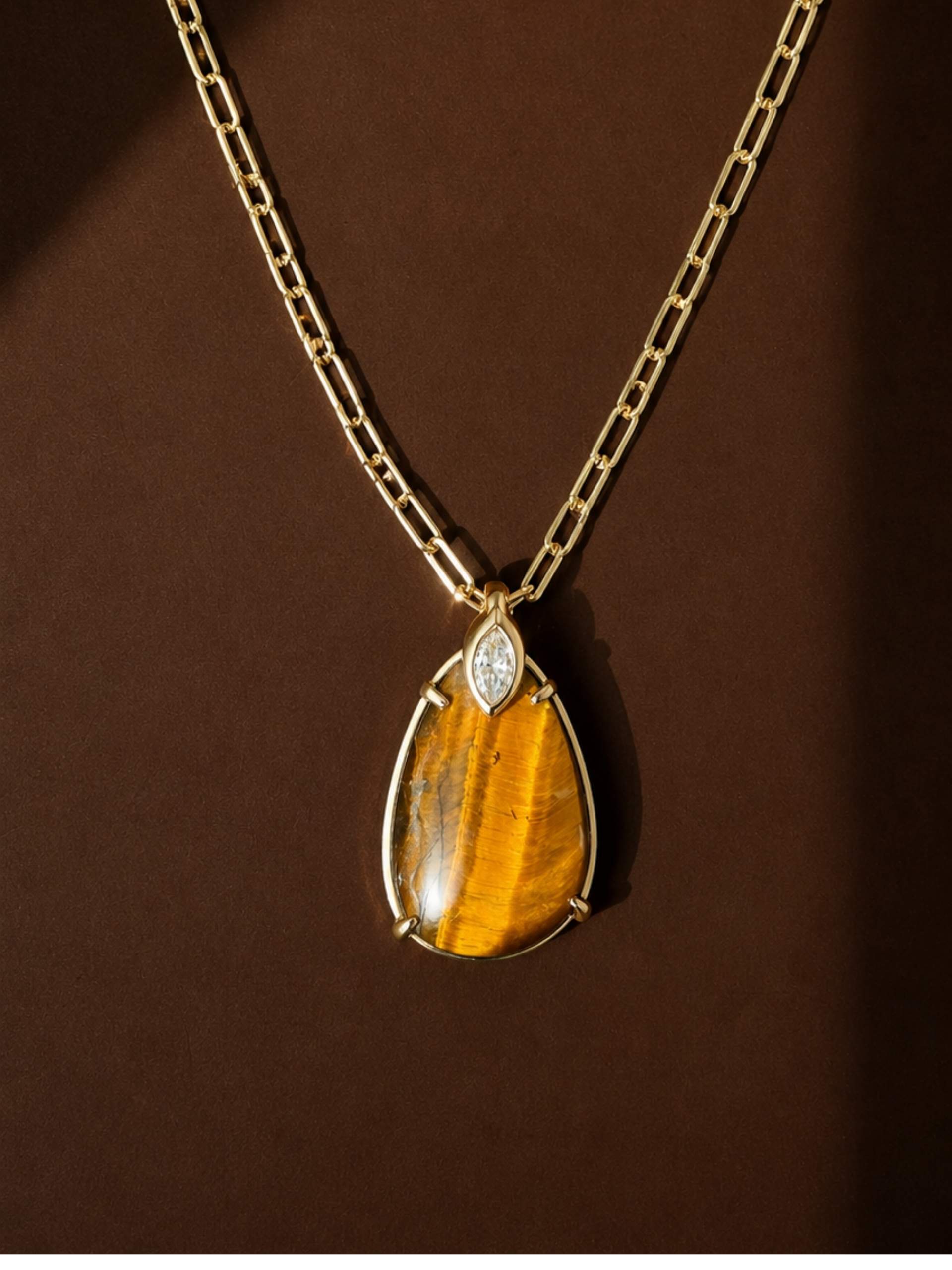 Majestic Stone Pendant Necklace in Tiger's Eye