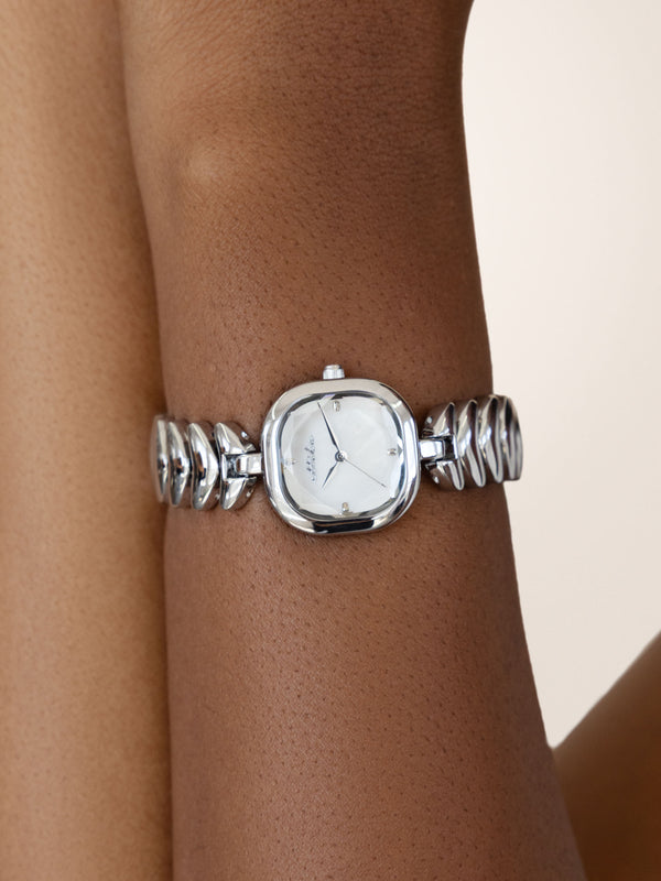 Metal Moderna Bracelet Watch in Silver Second