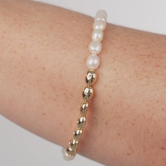 Freshwater Pearl Polished Pebble Beaded Bracelet on model in video