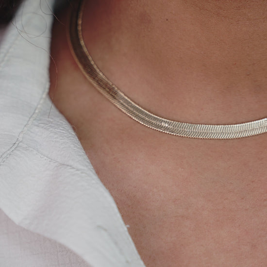 Brooklyn Flat Herringbone Chain Necklace on model in video