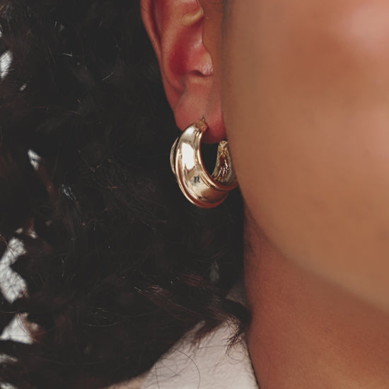 Simple Crescent 18k Gold Plated Earrings video