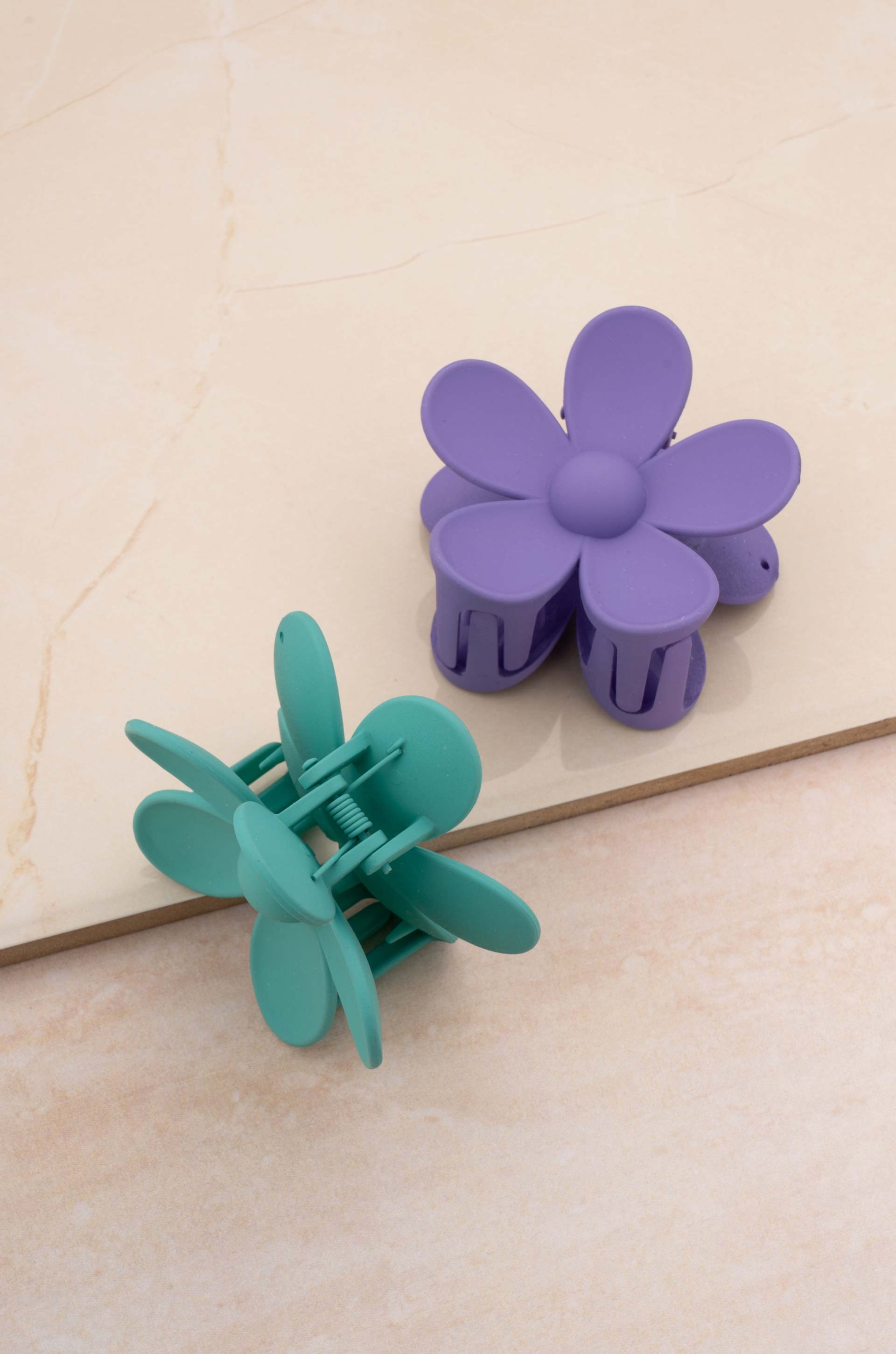 Flower Power Daisy Hair Claw Set on slate 3