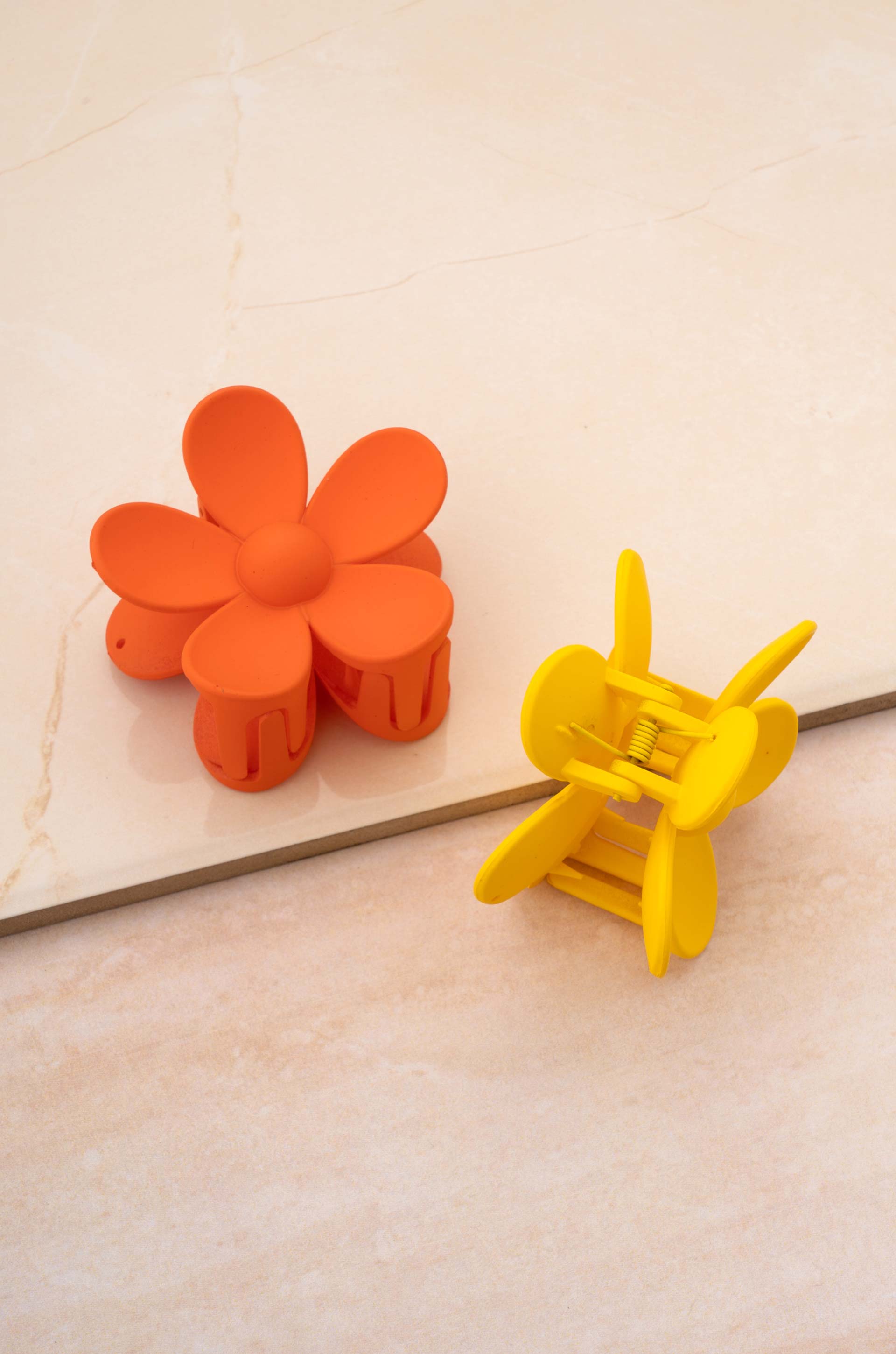 Flower Power Daisy Hair Claw Set on slate 4