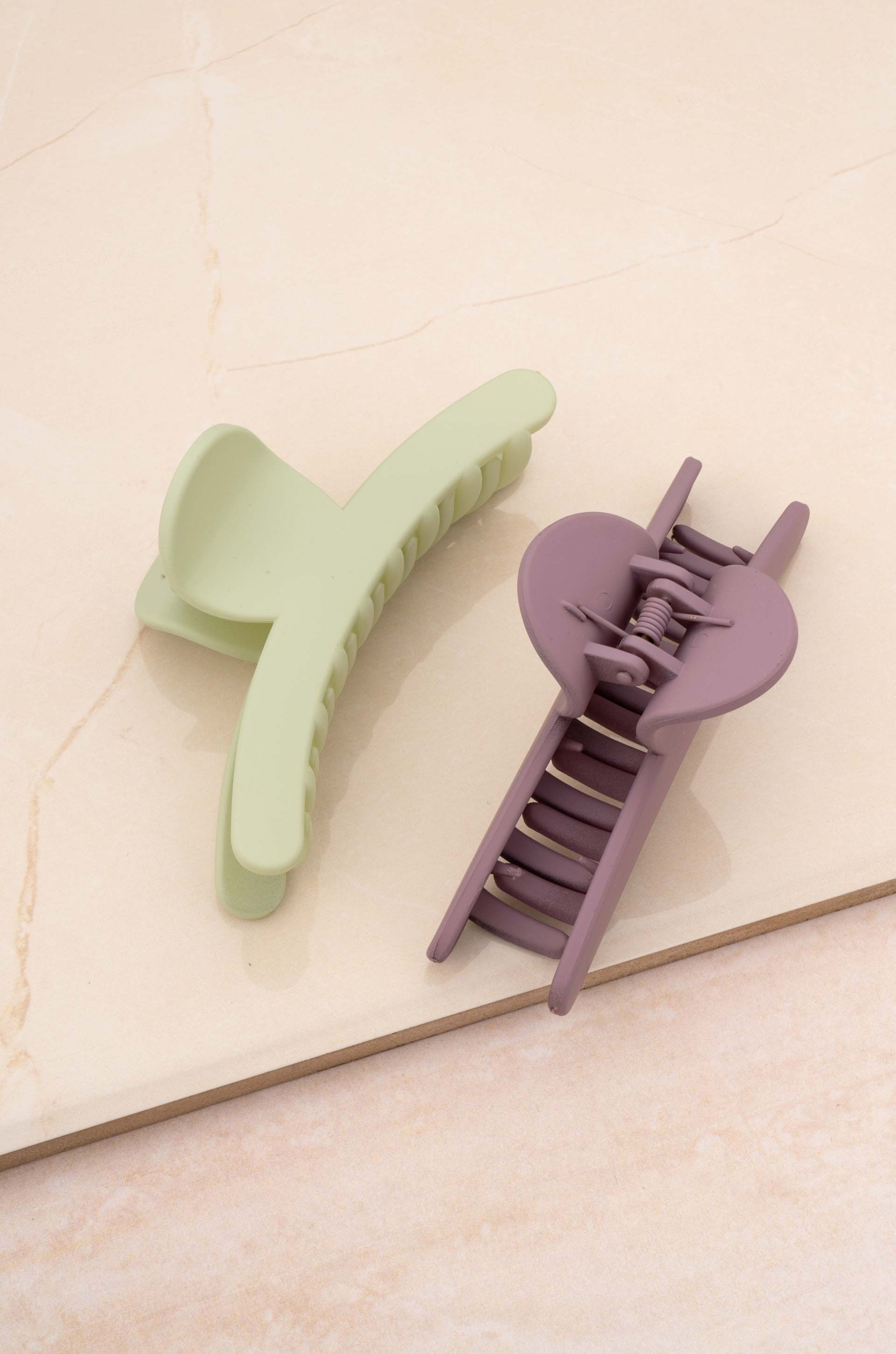 Weekday Warrior Hair Claw Set on slate 4