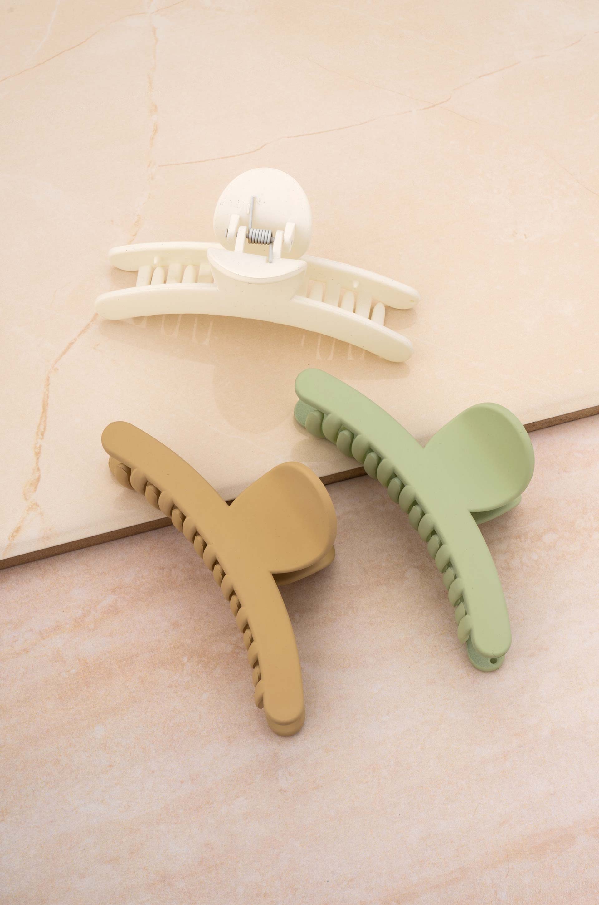 Au Naturale Hair Claw Set on slate