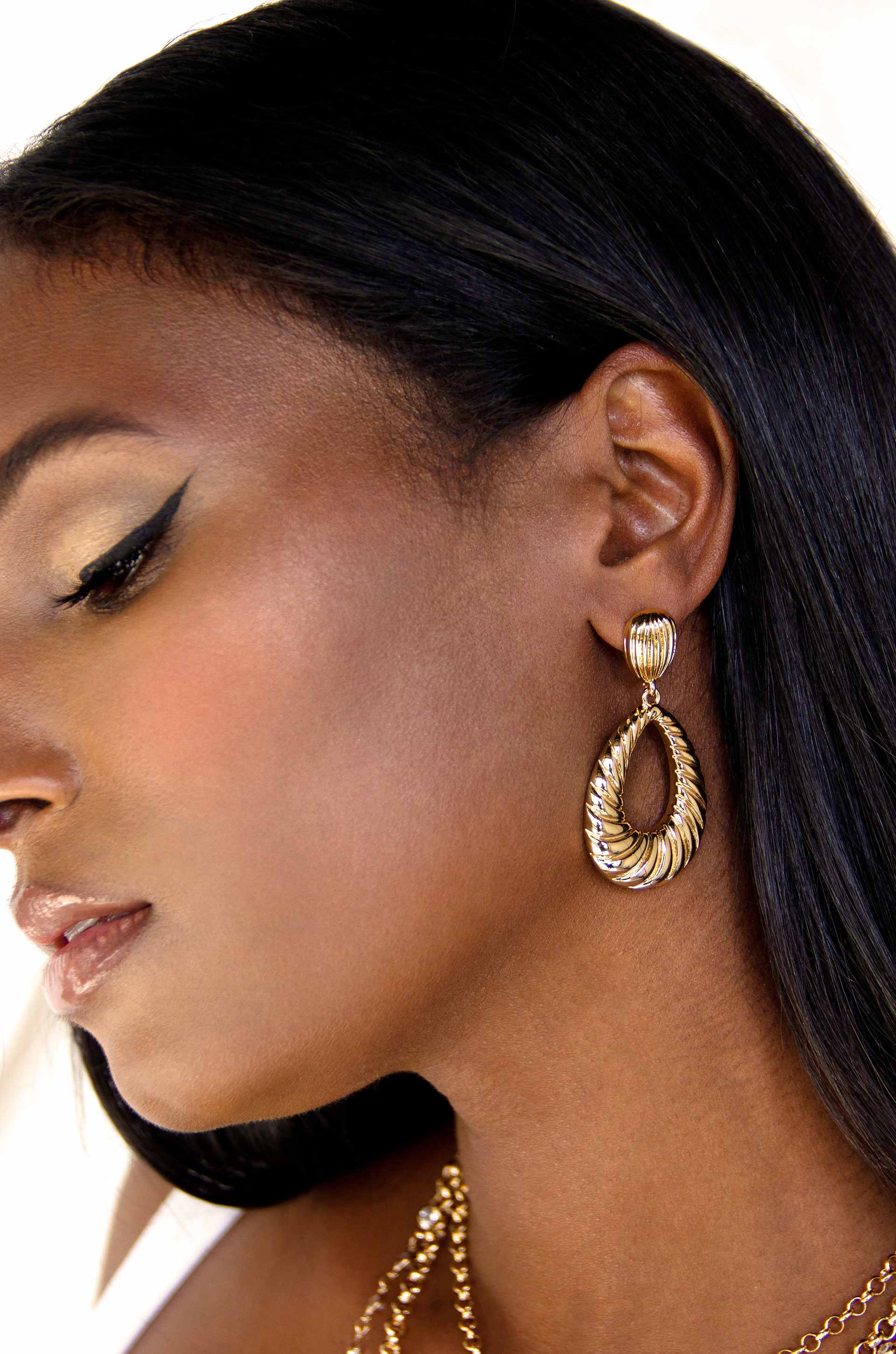 Teardrop Wave Detailed 18k Gold Plated Earrings on a model